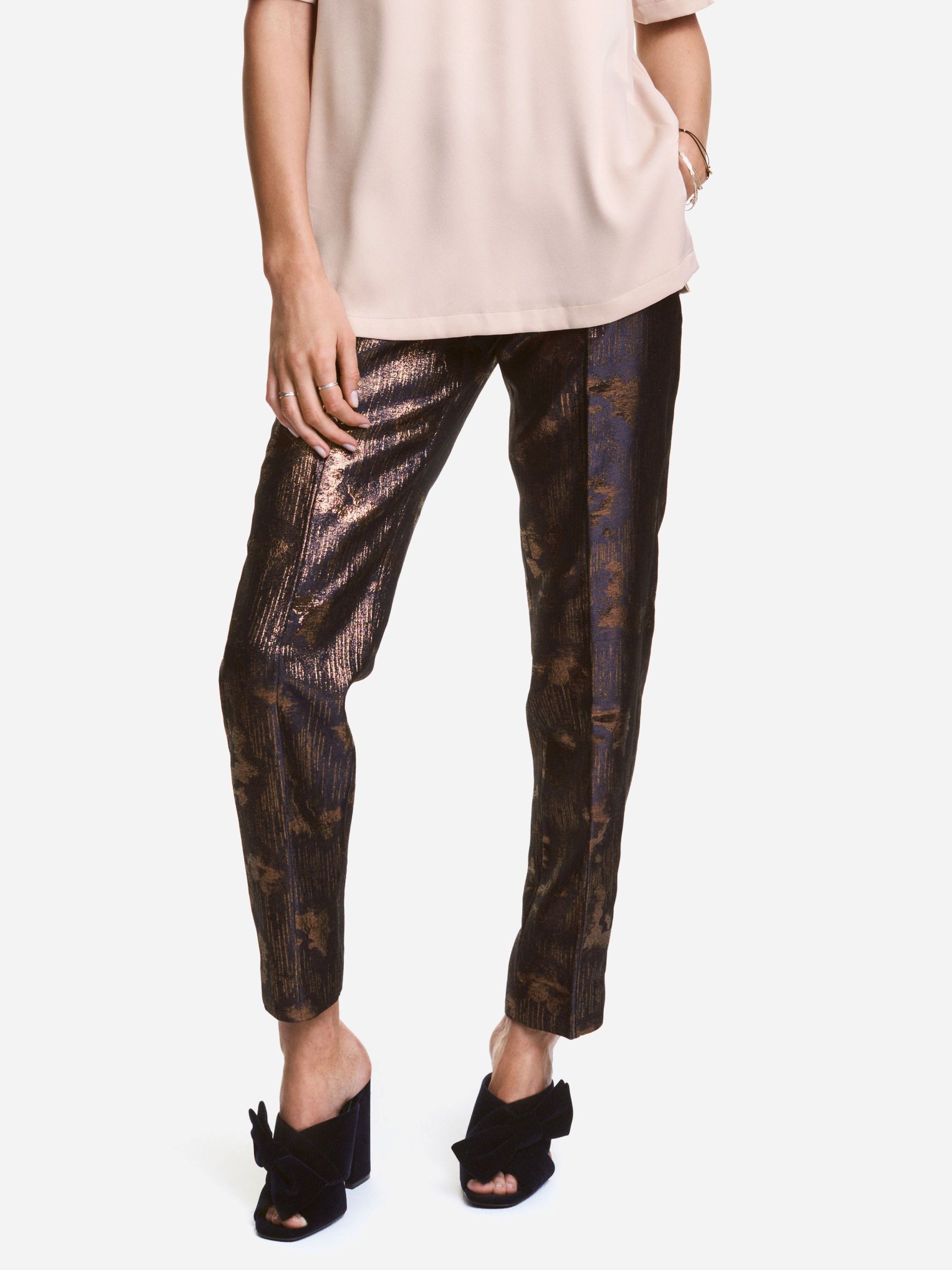 Брюки H&M XAZ051112KZNX Темно-синие с золотистым, Брюки H&M XAZ051112KZNX 36 Темно-синие с золотистым
Брюки H&M XAZ051112KZNX Темно-синие с золотистым, Брюки H&M XAZ051112KZNX 36 Темно-синие с золотистым