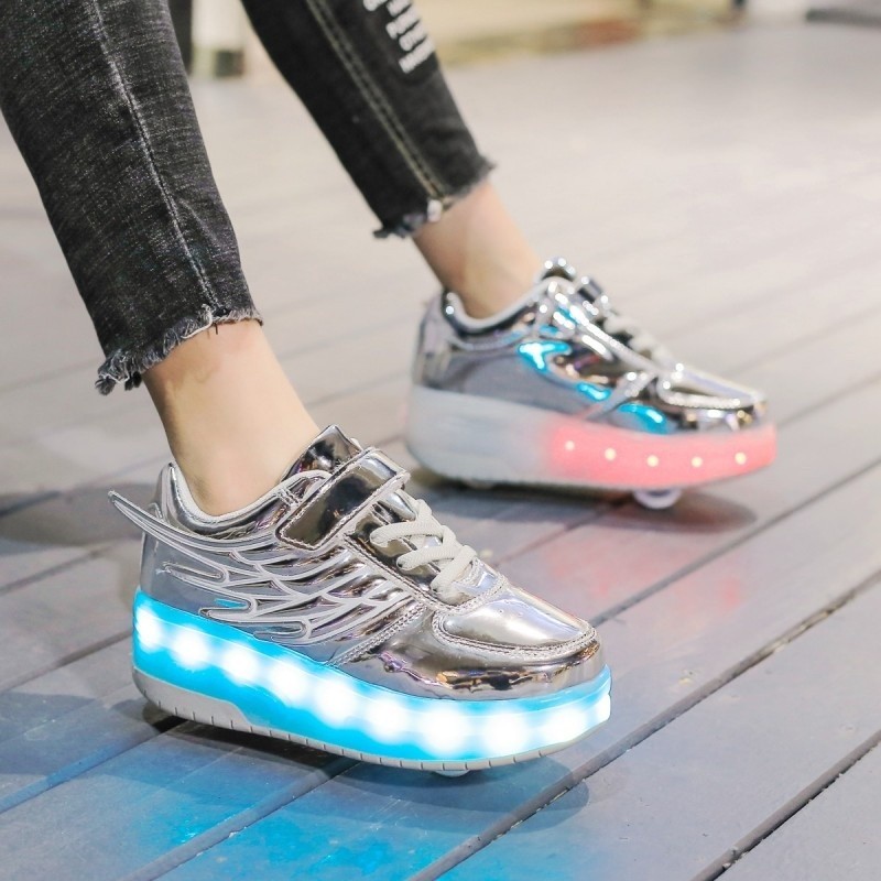 Роликовые кроссовки для девочек с LED подсветкой серебристые на 2-х колесах (LR 1206) 31(19,5см)
Роликовые кроссовки для девочек с LED подсветкой серебристые на 2-х колесах (LR 1206) 31(19,5см)