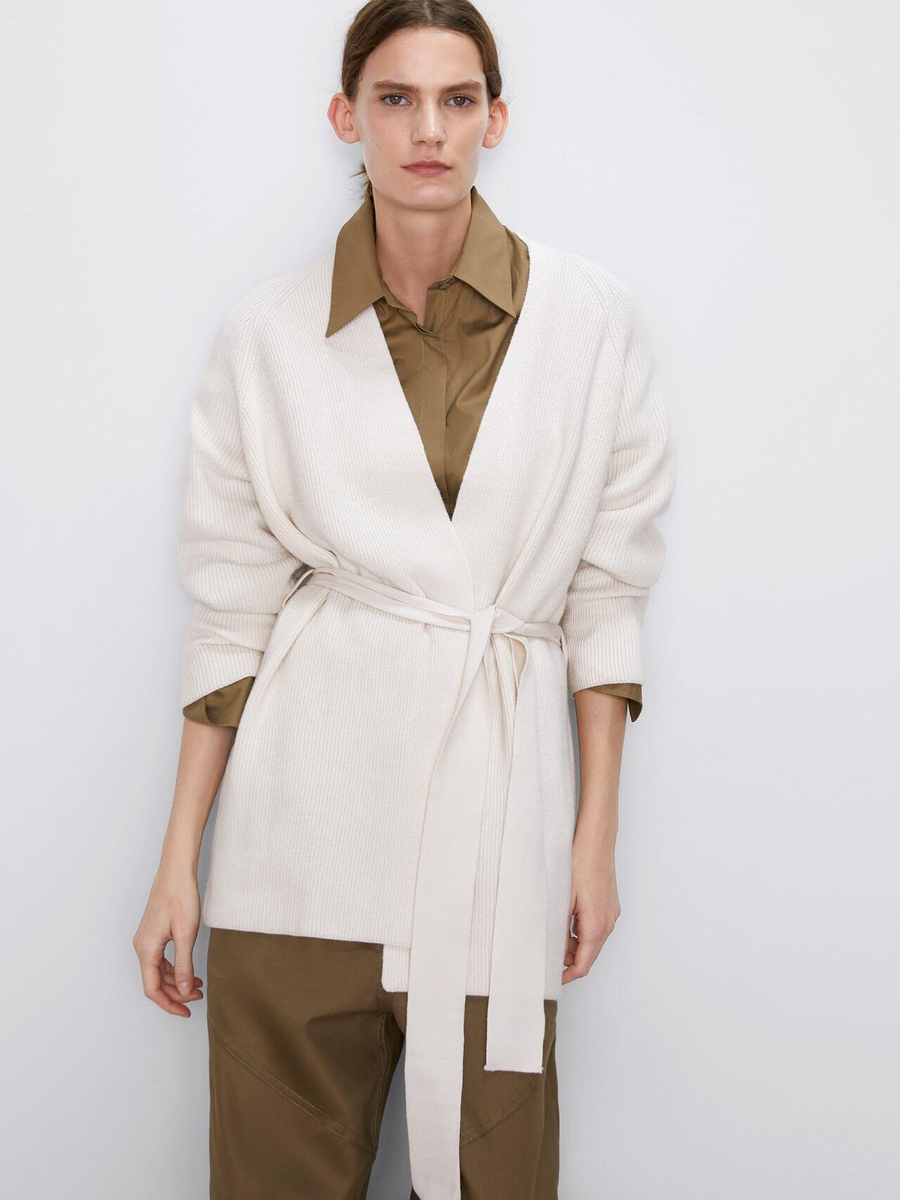 Кардиган Zara XAZ266049QFVD M Молочный
Кардиган Zara XAZ266049QFVD M Молочный