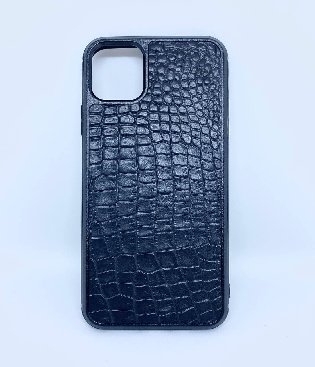 Чехол CaZe для iPhone 11 Pro Max с тиснением под крокодила черный мелкая фактура
Чехол CaZe для iPhone 11 Pro Max с тиснением под крокодила черный мелкая фактура