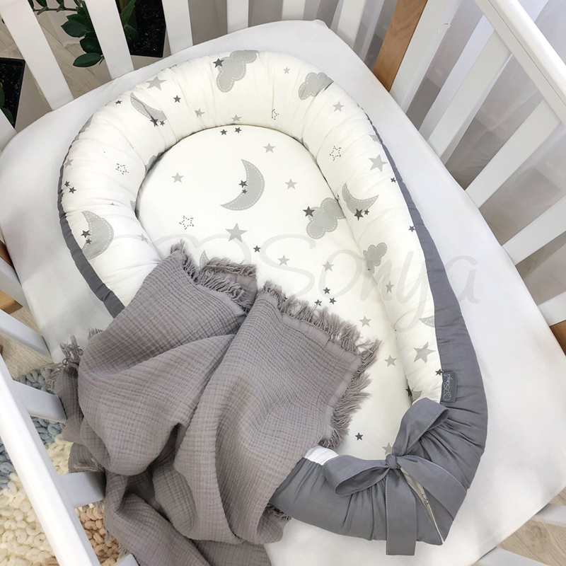 Кокон для новорожденных Маленькая Соня Baby Desing Premium Облака серые с месяцем 65*90 см поплин детский арт.5019487
Кокон для новорожденных Маленькая Соня Baby Desing Premium Облака серые с месяцем 65*90 см поплин детский арт.5019487