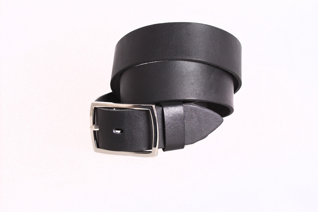 Кожаный ремень с красивой классической пряжкой D-Belts S0273 черный (130 см х 4 см)
Кожаный ремень с красивой классической пряжкой D-Belts S0273 черный (130 см х 4 см)