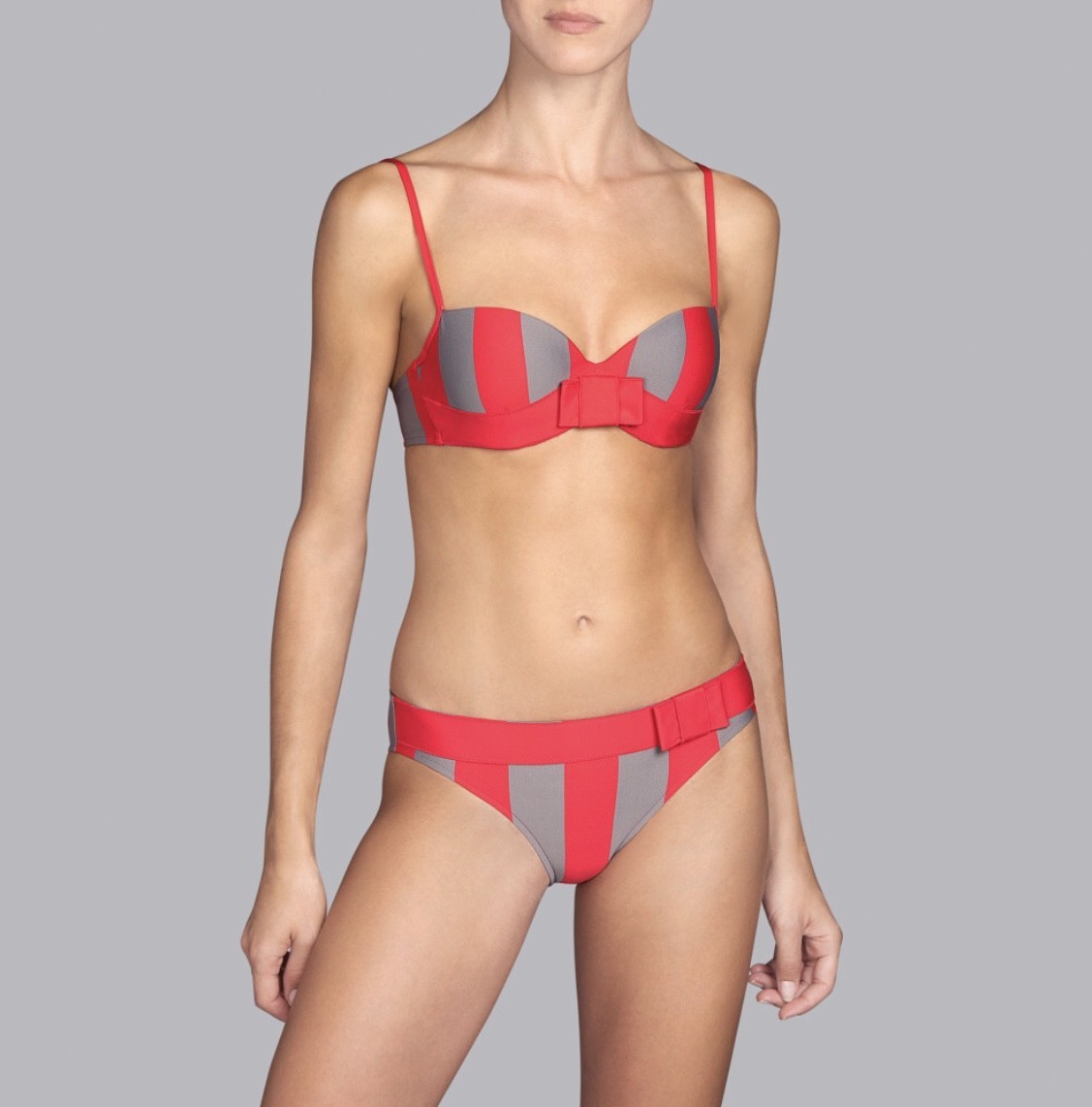 Купальник "Andres Sarda" формована чашка і трусики сліп червона смужка 75Д 3407-814
Купальник "Andres Sarda" формована чашка і трусики сліп червона смужка 75Д 3407-814