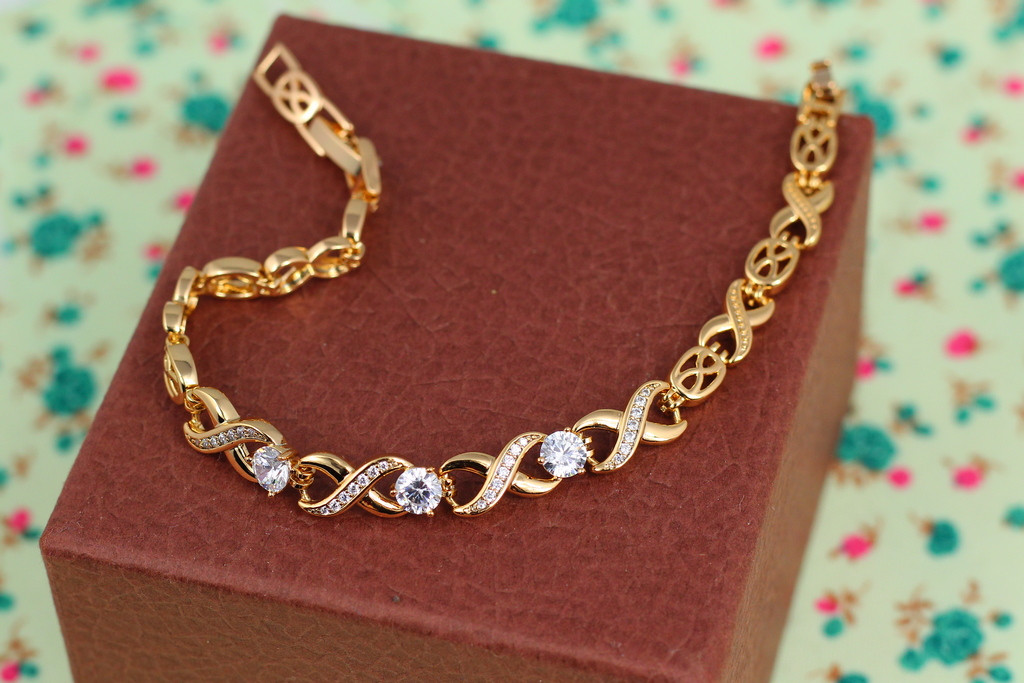 Браслет Xuping Jewelry коса с тремя вплетенными белыми камнями 19 см 6 мм золотистый
Браслет Xuping Jewelry коса с тремя вплетенными белыми камнями 19 см 6 мм золотистый