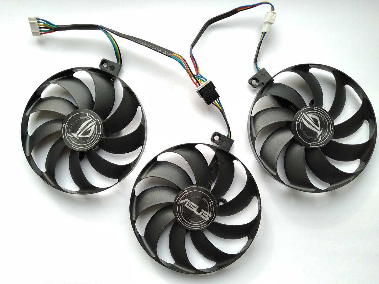 Вентилятор Everflow для видеокарты ASUS Strix T129215SU (PLD09210S12H) комплект 3 шт (№175)
Вентилятор Everflow для видеокарты ASUS Strix T129215SU (PLD09210S12H) комплект 3 шт (№175)