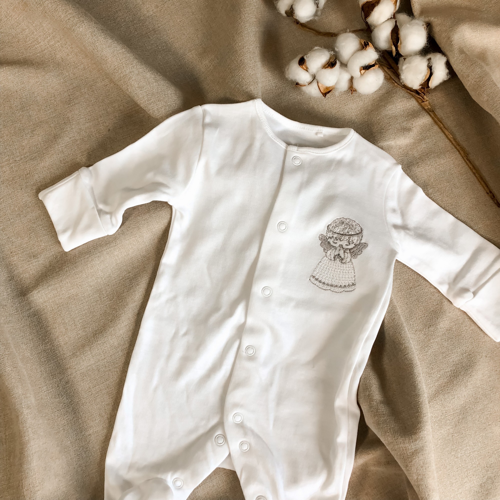 Крестильный наряд Tino Baby, белый с вышивкой серебром (размер 0-1 мес, до 56 см)
Крестильный наряд Tino Baby, белый с вышивкой серебром (размер 0-1 мес, до 56 см)