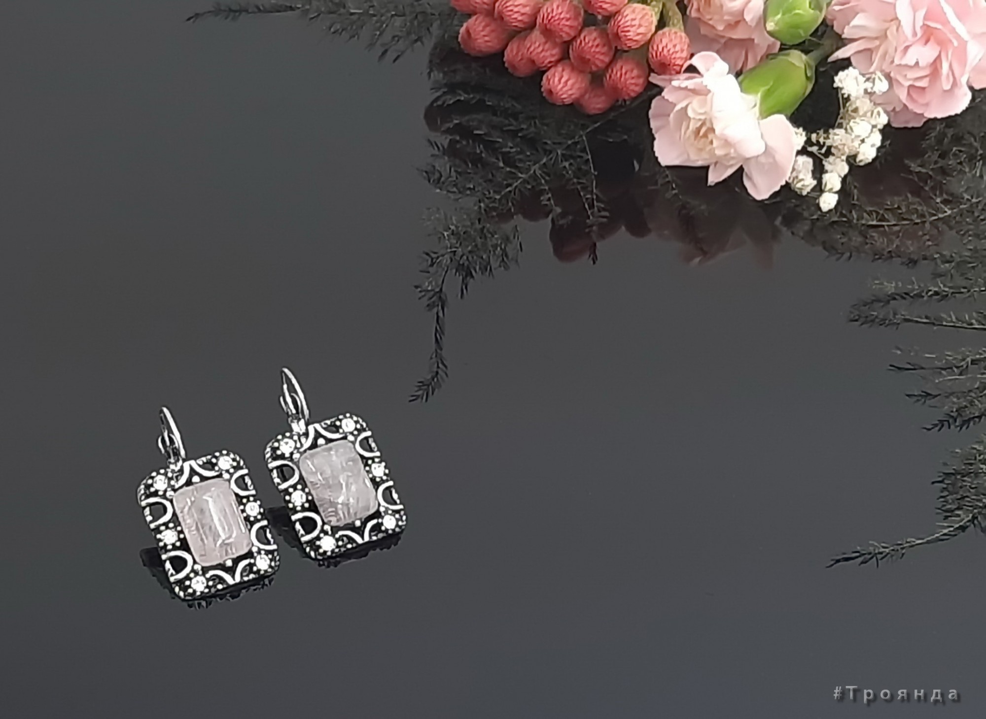 Сережки из натурального камня Розовый Кварц длина 3,5см прямоугольник 20х25мм цвет светло-розовый (05010024-03)
Сережки из натурального камня Розовый Кварц длина 3,5см прямоугольник 20х25мм цвет светло-розовый (05010024-03)