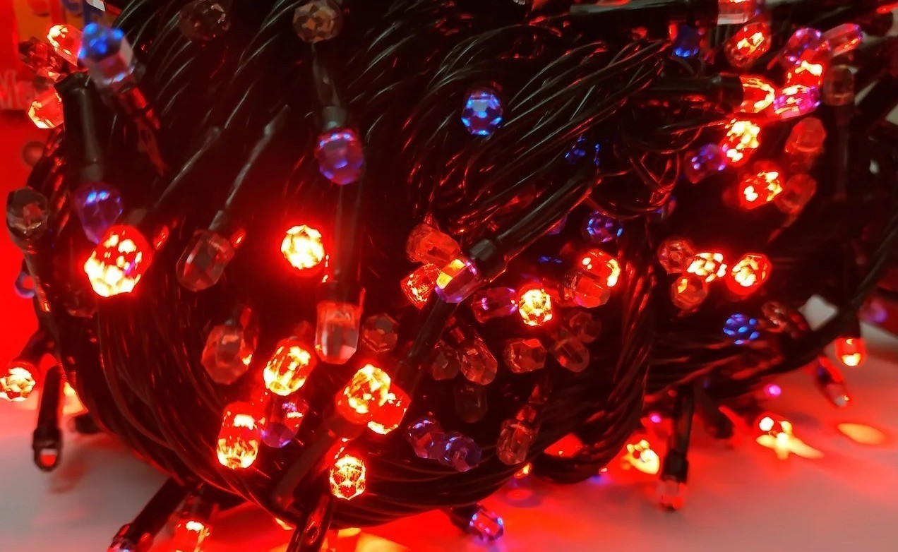 Светодиодная гирлянда классическая 18 м 400 LED цепь черный шнур лампочки кристалл от сети красная
Светодиодная гирлянда классическая 18 м 400 LED цепь черный шнур лампочки кристалл от сети красная