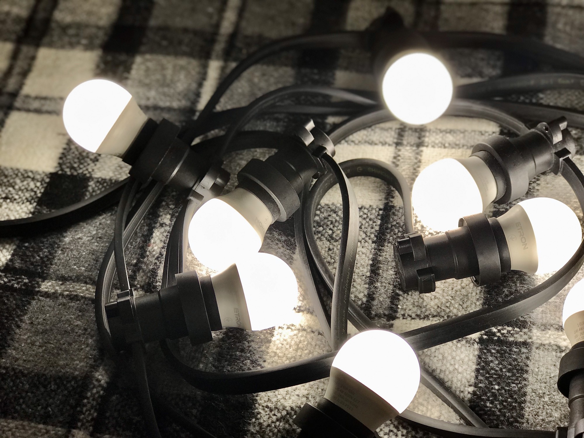 Уличная Ретро Гирлянда Патона с плоским проводом 100 метров на 201 LED лампу белого свечения по 4Вт С дистанционным выключателем
Уличная Ретро Гирлянда Патона с плоским проводом 100 метров на 201 LED лампу белого свечения по 4Вт С дистанционным выключателем