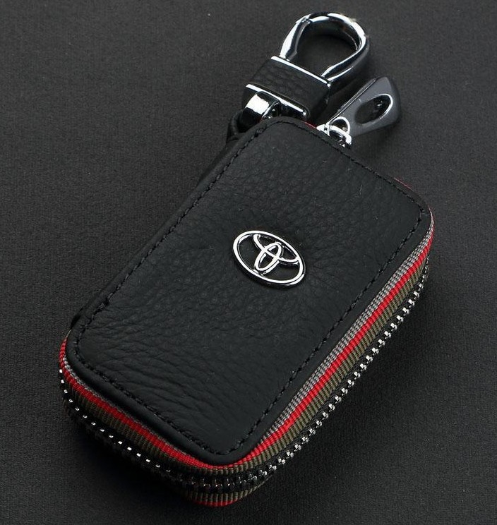 Автомобильная ключница чехол брелок AksKar Key LUX для авто ключей с логотипом Toyota натуральная кожа
Автомобильная ключница чехол брелок AksKar Key LUX для авто ключей с логотипом Toyota натуральная кожа