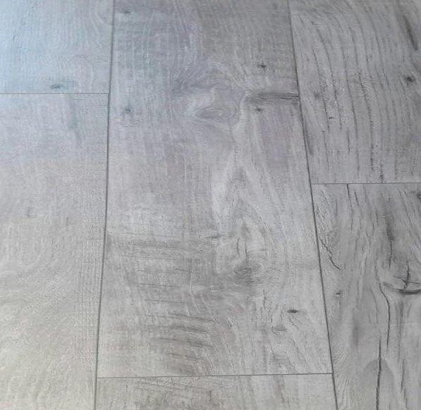 Ламинат Grun Holz "Naturlichen spiegel" 93402 Дуб Бавария Серый 33/8 VG PF (0,2045кв.м/шт) (10шт/уп)
Ламинат Grun Holz "Naturlichen spiegel" 93402 Дуб Бавария Серый 33/8 VG PF (0,2045кв.м/шт) (10шт/уп)