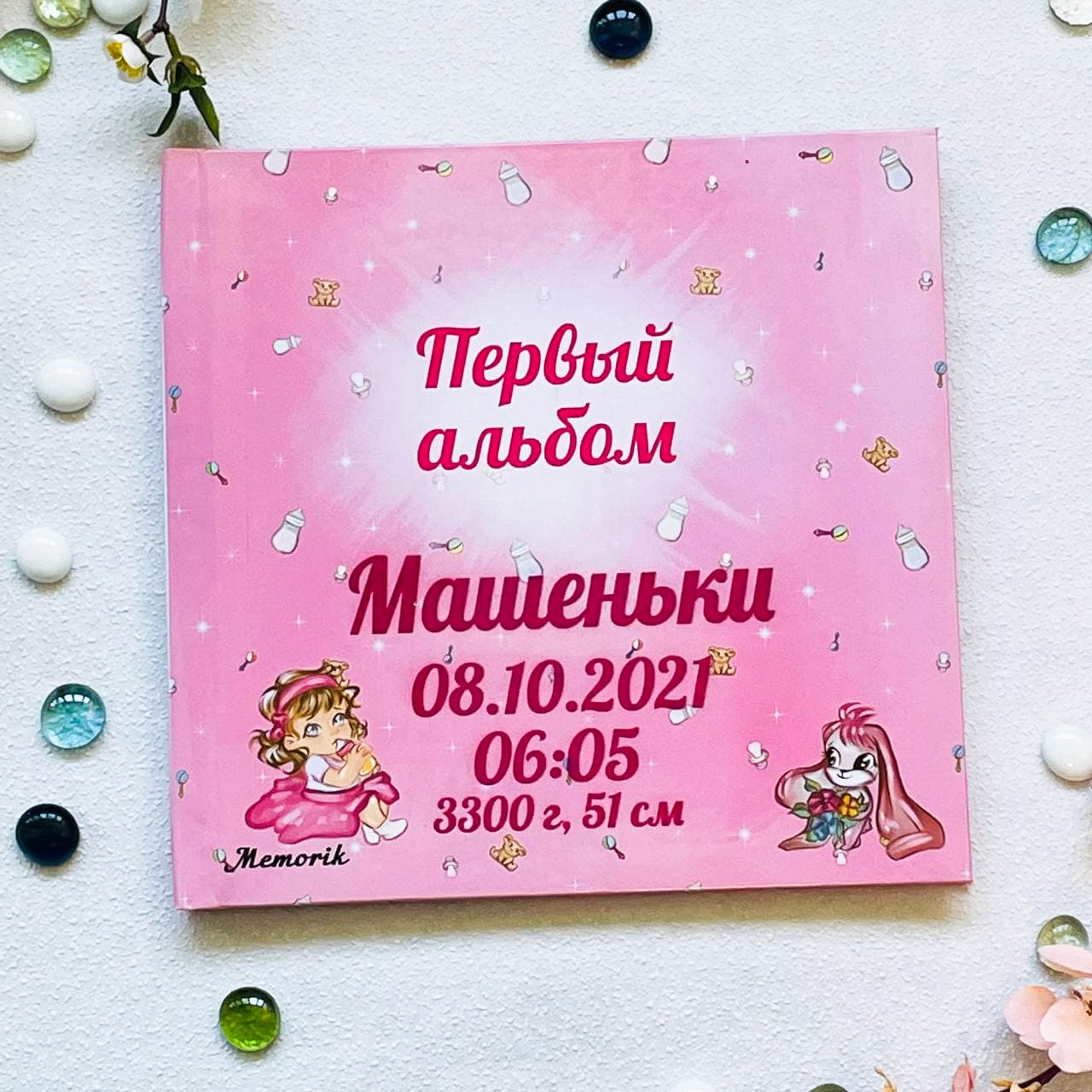 Дитячий іменний альбом для записів, фотоальбом для новонароджених дівчат рожевого кольору Memorik "Перший альбом" , фотоальбом дитячий, babybook на російській мові
Дитячий іменний альбом для записів, фотоальбом для новонароджених дівчат рожевого кольору Memorik "Перший альбом" , фотоальбом дитячий, babybook на російській мові
