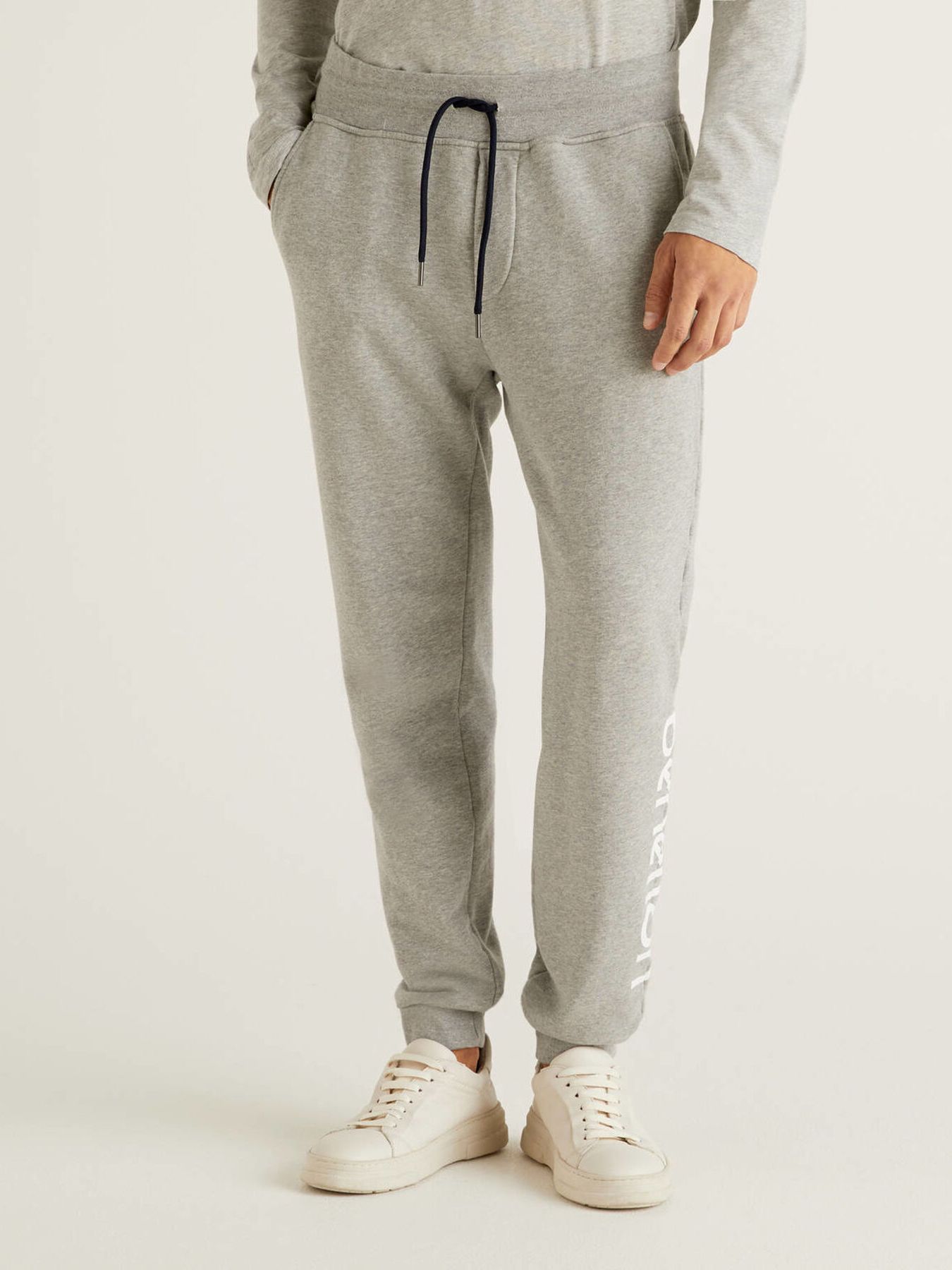Спортивные штаны United Colors of Benetton 3QLAP0518-901, Спортивные штаны United Colors of Benetton 3QLAP0518-901 2XL
Спортивные штаны United Colors of Benetton 3QLAP0518-901, Спортивные штаны United Colors of Benetton 3QLAP0518-901 2XL