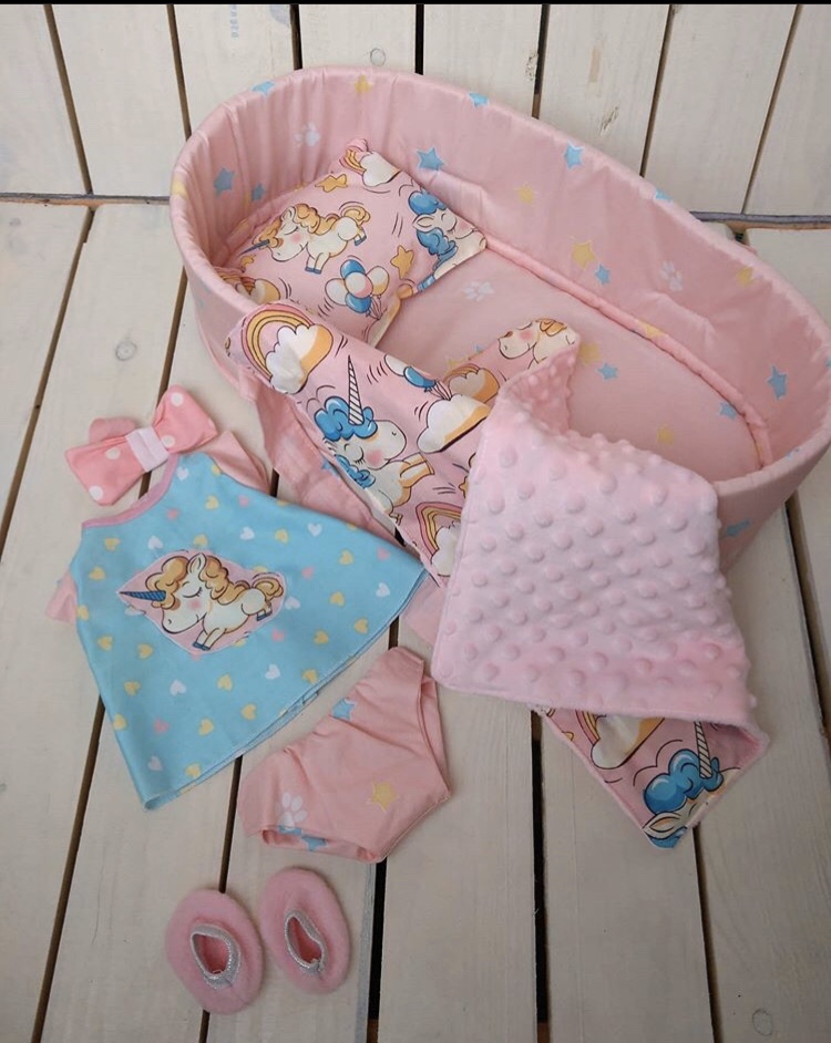 Сумка-переноска (кокон, люлька) с постелью для куклы Baby Born Toys Розовый Единорог с Одеждой для пупса Ручная работа 12636354
Сумка-переноска (кокон, люлька) с постелью для куклы Baby Born Toys Розовый Единорог с Одеждой для пупса Ручная работа 12636354