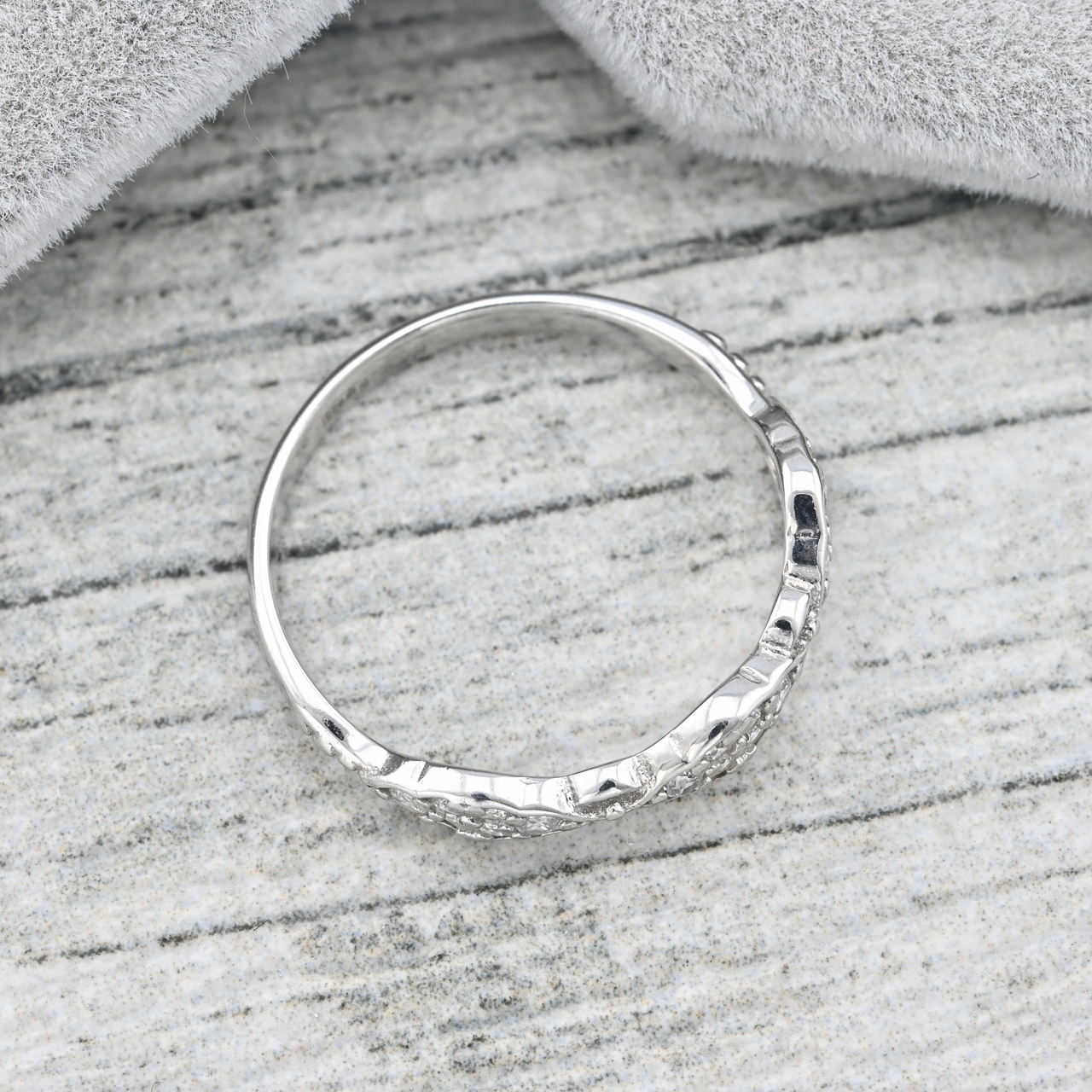 Кольцо серебряное женское Ш691 вставка белые фианиты18 
Кольцо серебряное женское Ш691 вставка белые фианиты18