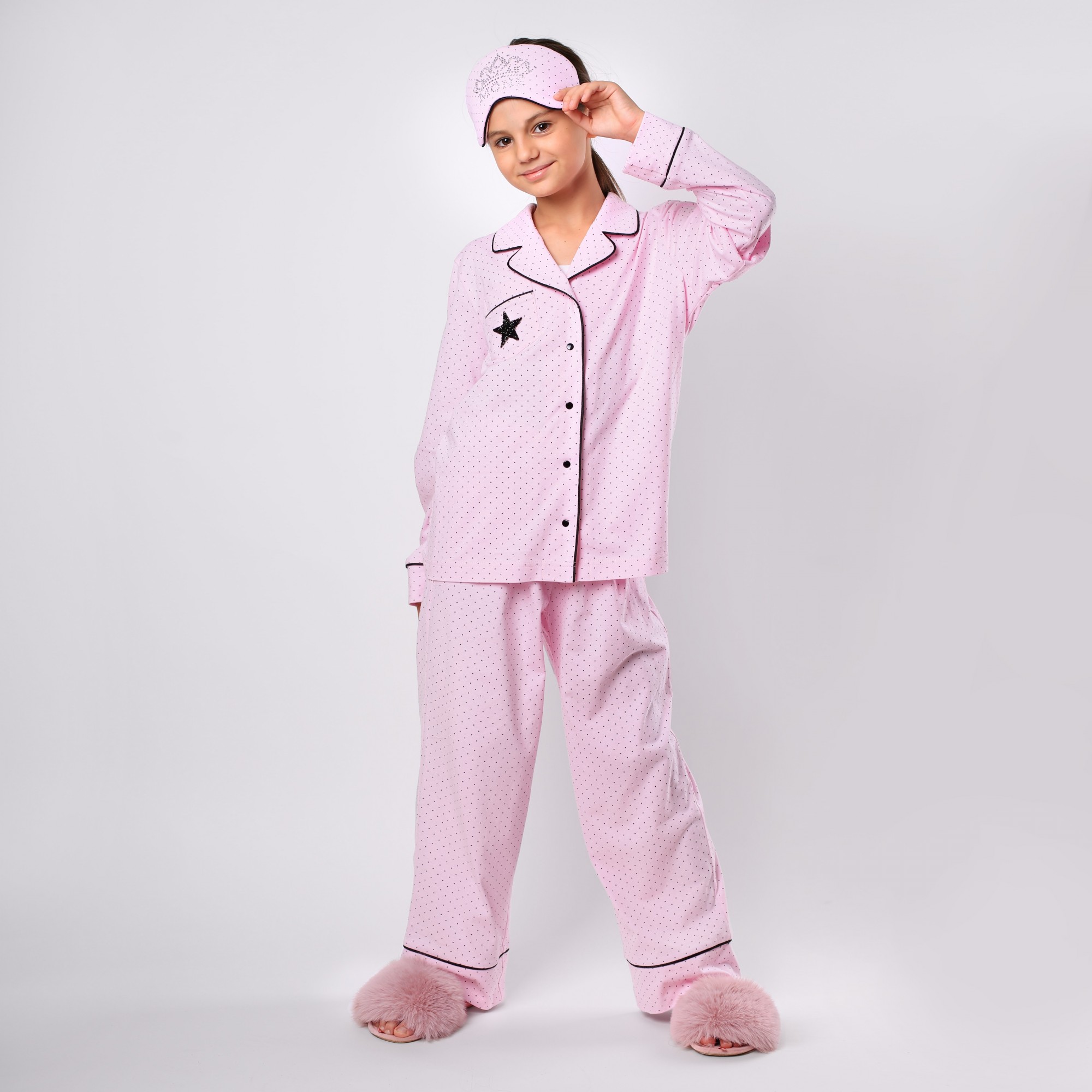 Детская пижама для девочки Mone kids штаны рубашка на пуговицах и повязка на глаза лотос в горошек р.164
Детская пижама для девочки Mone kids штаны рубашка на пуговицах и повязка на глаза лотос в горошек р.164