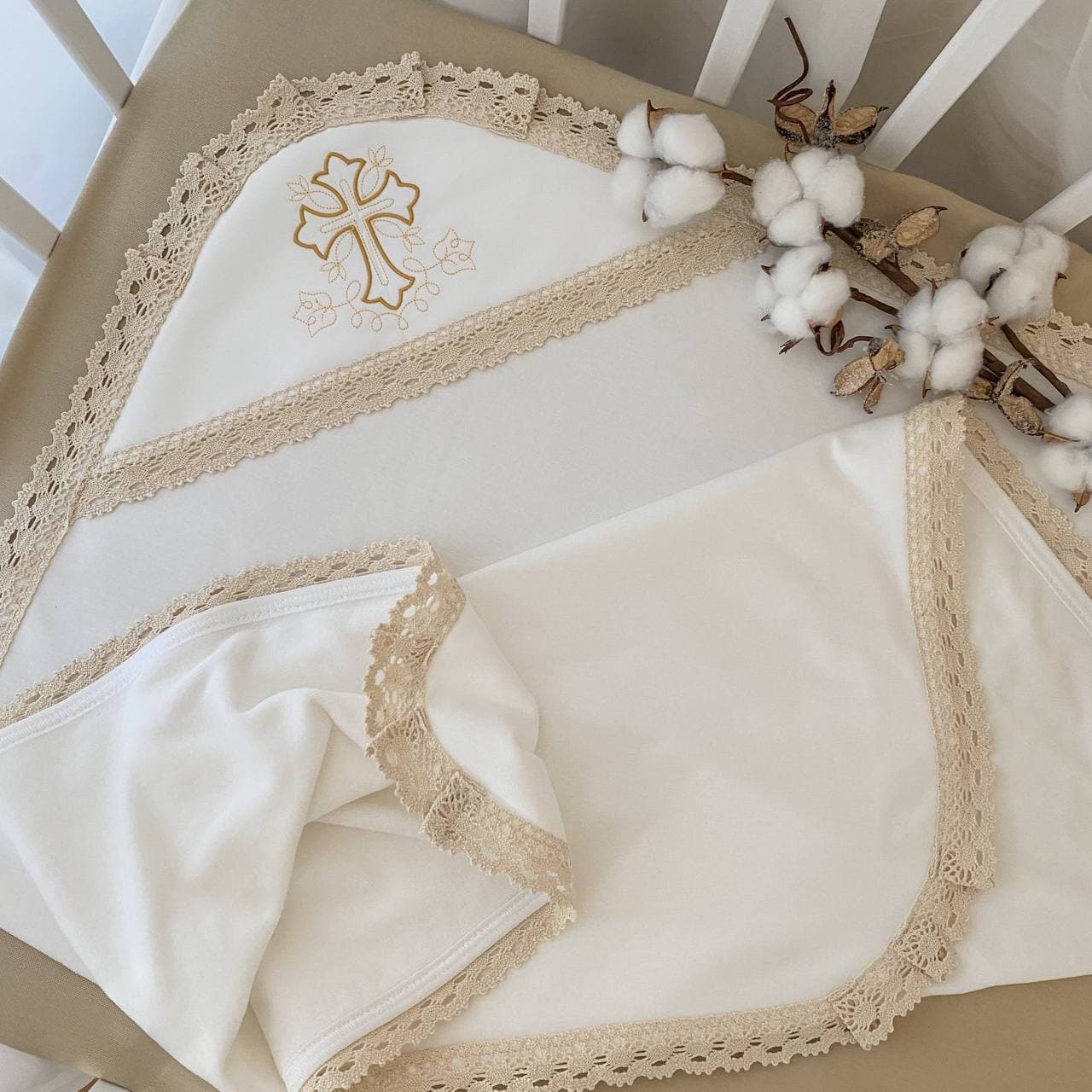 Крижма BetiS "Чарівний янгол В" подвійна з вишивкою Молочний/золото Велюр,кулір 27687126 75*100 см
Крижма BetiS "Чарівний янгол В" подвійна з вишивкою Молочний/золото Велюр,кулір 27687126 75*100 см