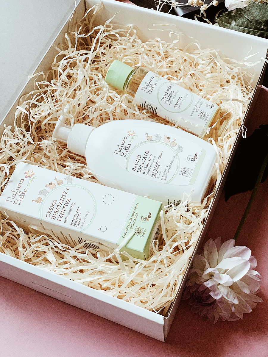 Organic Baby-Box Natura Bella (масло для тела + крем увлажняющий + гель-шампунь)
Organic Baby-Box Natura Bella (масло для тела + крем увлажняющий + гель-шампунь)