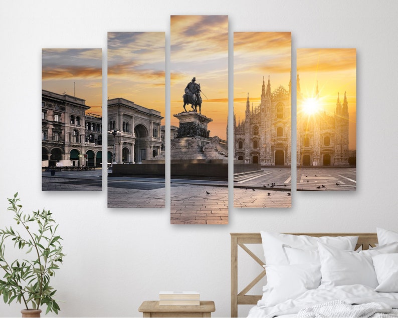 Модульная картина на холсте из пяти частей Собор в Милане 137x85 см 
Модульная картина на холсте из пяти частей Собор в Милане 137x85 см