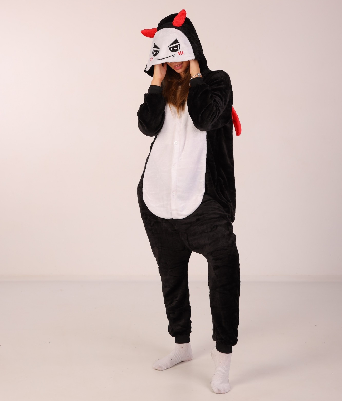 Пижама Кигуруми Слип Для Мальчиков Kigurumi Чертенок Черный 165-175 см. (1021/2)
Пижама Кигуруми Слип Для Мальчиков Kigurumi Чертенок Черный 165-175 см. (1021/2)