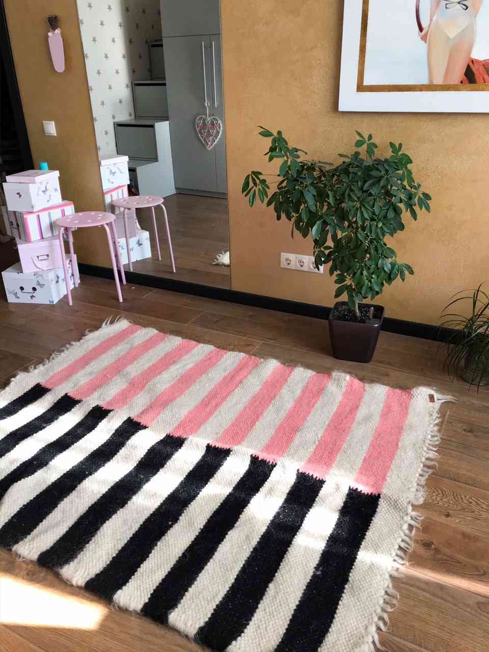 Ковер шерстяной ручной работы Fully Wooly Зебра в детскую 200х300 см в полоску серый розовый бежевый
Ковер шерстяной ручной работы Fully Wooly Зебра в детскую 200х300 см в полоску серый розовый бежевый