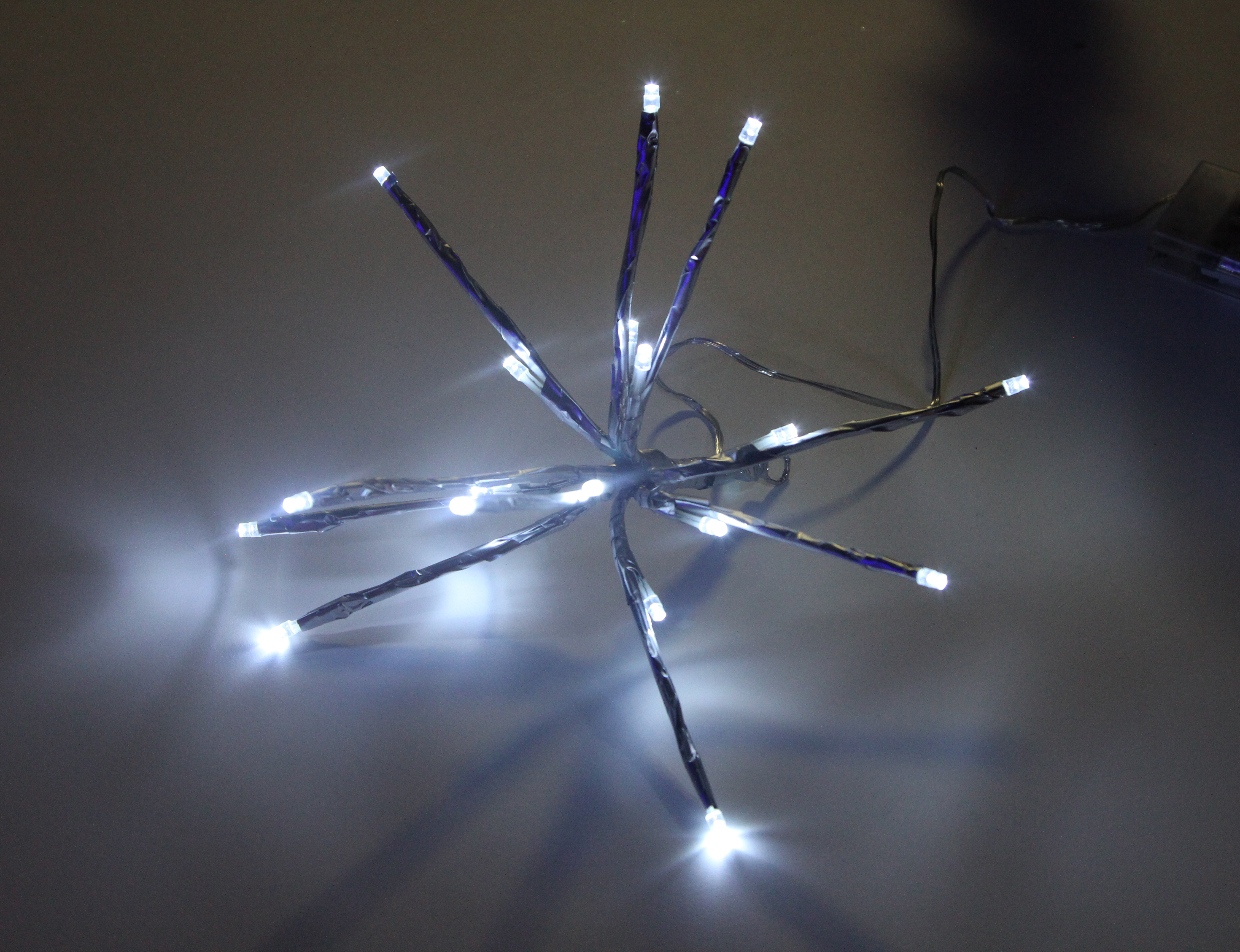 Светодиодная гирлянда еж SH Lights 20 синих и белых светодиодов 10 веток по 10 см TB20-B/W-BO (4690601043795)
Светодиодная гирлянда еж SH Lights 20 синих и белых светодиодов 10 веток по 10 см TB20-B/W-BO (4690601043795)