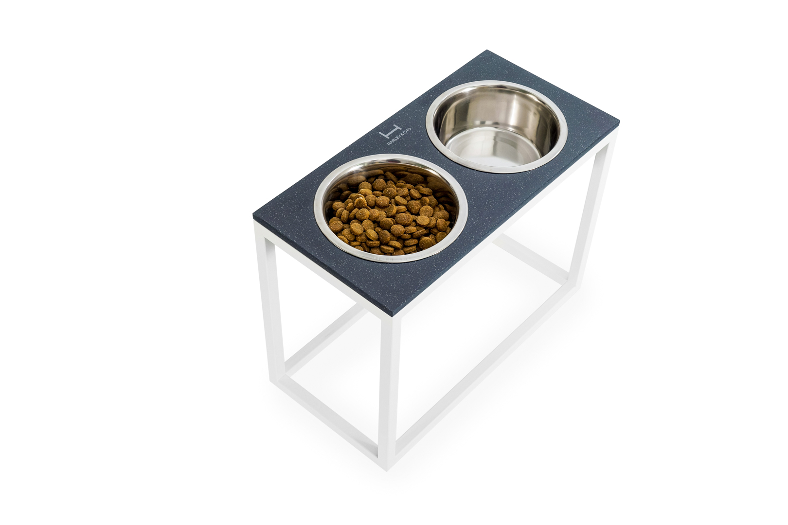 Миски на подставке черный камень Dinner Stone Black Stone + White XL20 (52x26x20cm высота/ Миски 1,8л / Диаметр 20 см) Harley & Cho BGL-HL-788
Миски на подставке черный камень Dinner Stone Black Stone + White XL20 (52x26x20cm высота/ Миски 1,8л / Диаметр 20 см) Harley & Cho BGL-HL-788