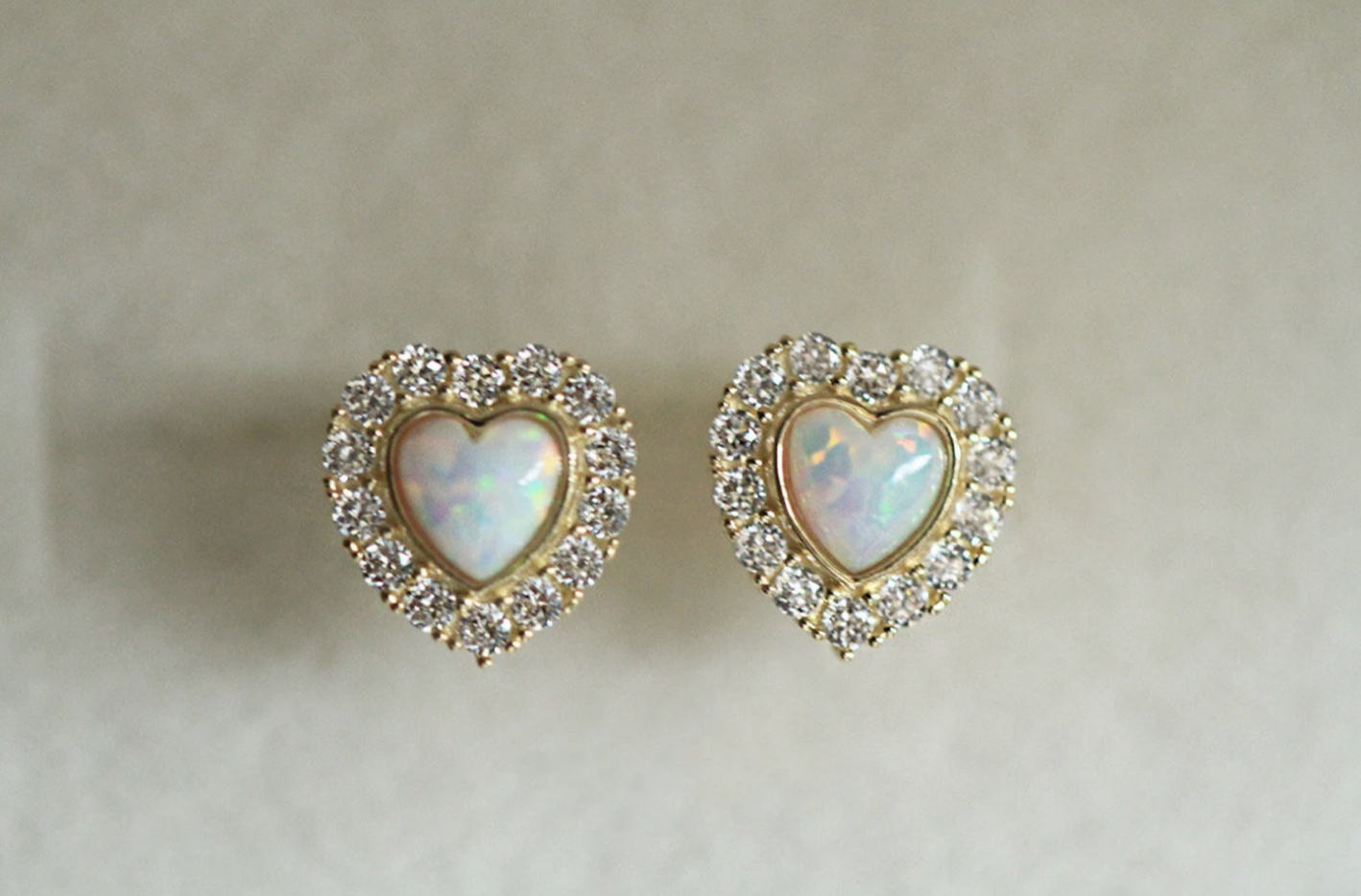Серебряные женские серьги Rich S 925 пробы позолоченные желтым золотом Au 585, маленькие серьги Сердце с камнем Опалом E-1-6
Серебряные женские серьги Rich S 925 пробы позолоченные желтым золотом Au 585, маленькие серьги Сердце с камнем Опалом E-1-6