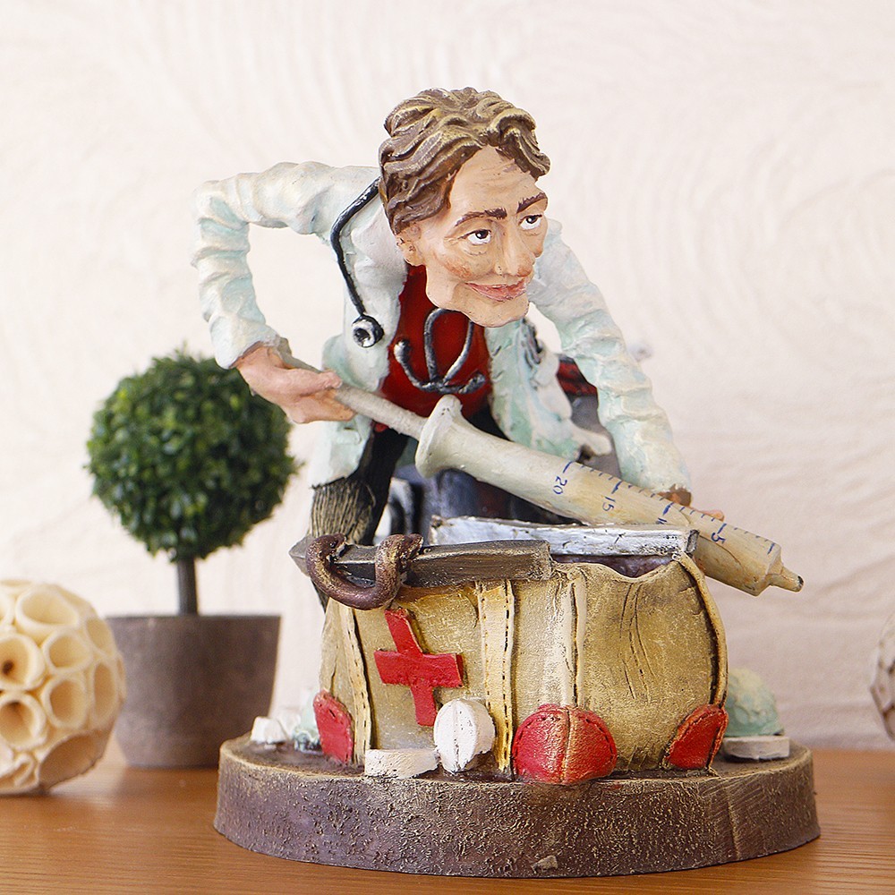 Статуэтка из полистоуна Prezent Врач — карандашница и визитница 19 см 
Статуэтка из полистоуна Prezent Врач — карандашница и визитница 19 см