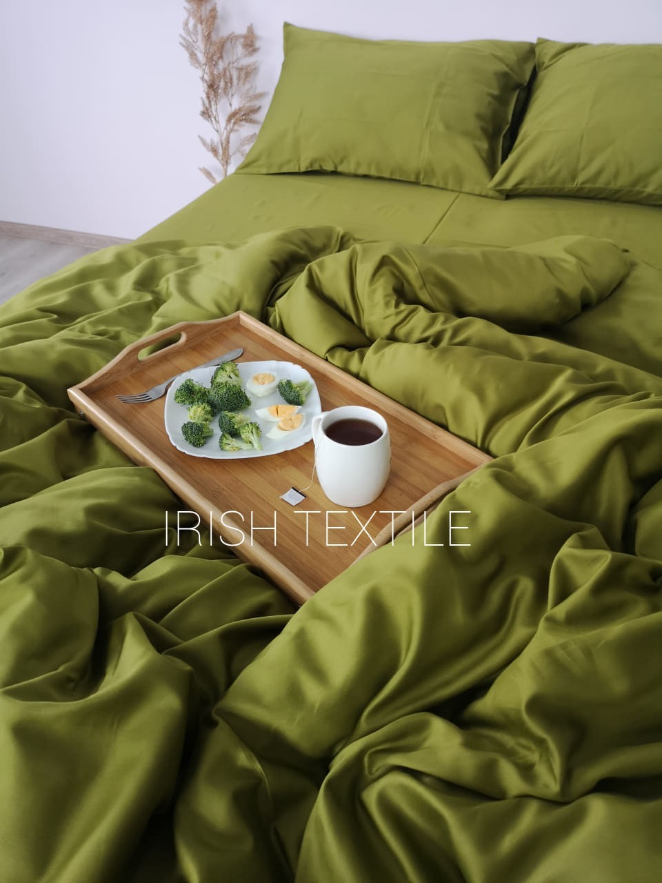 Комплект постельного белья Botsi Home Сатин Olive 150x220 с простыней на резинке 160х200х25
Комплект постельного белья Botsi Home Сатин Olive 150x220 с простыней на резинке 160х200х25