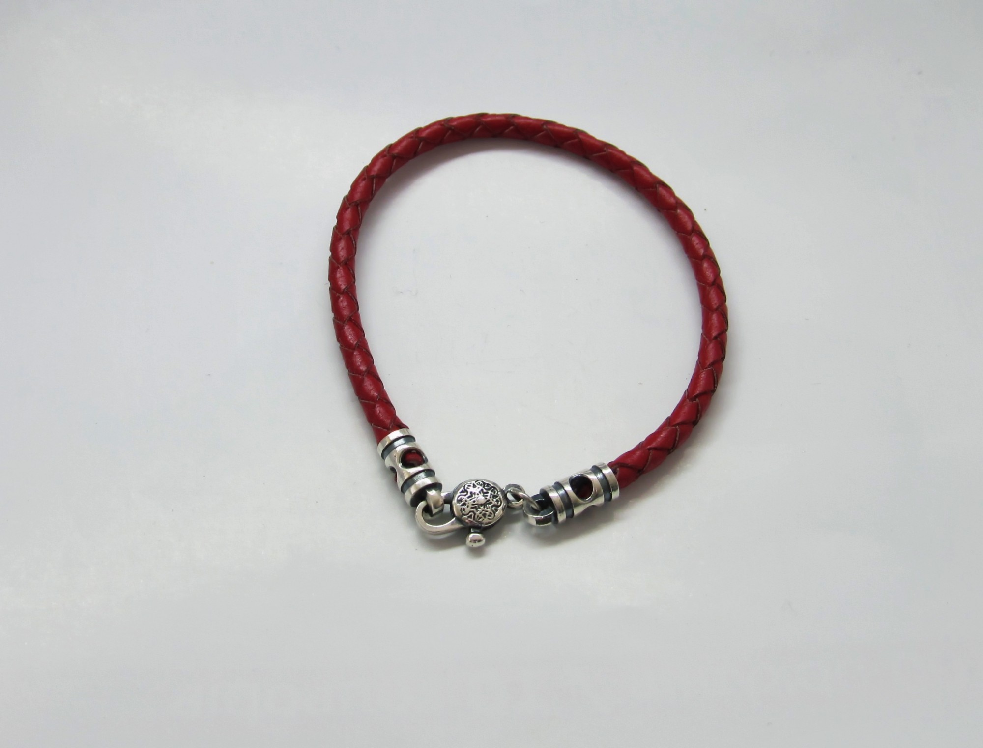 Браслет из серебра 925° и плетеной кожи на руку SilverArtisan 1.71075 размер 18,5
Браслет из серебра 925° и плетеной кожи на руку SilverArtisan 1.71075 размер 18,5