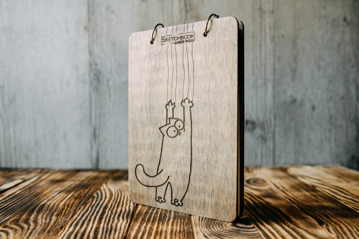 Скетчбук с деревянной обложкой на кольцах Amberwood "Кот Саймона" A5 200 г/м2 50 листов Палисандр
Скетчбук с деревянной обложкой на кольцах Amberwood "Кот Саймона" A5 200 г/м2 50 листов Палисандр