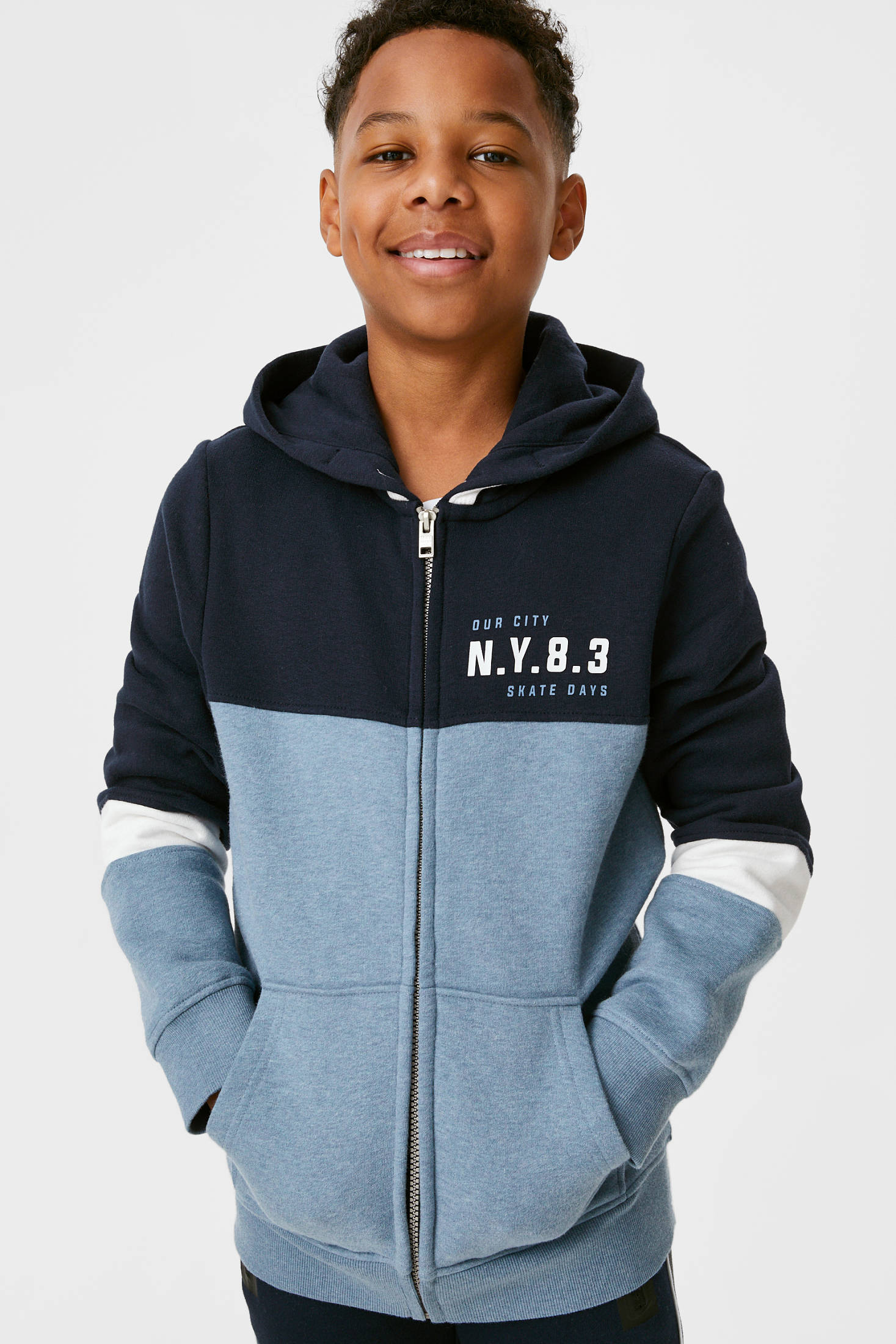 Подростковая толстовка на молнии для мальчика C&A 170-176 размер синяя/голубая 2136486
Подростковая толстовка на молнии для мальчика C&A 170-176 размер синяя/голубая 2136486