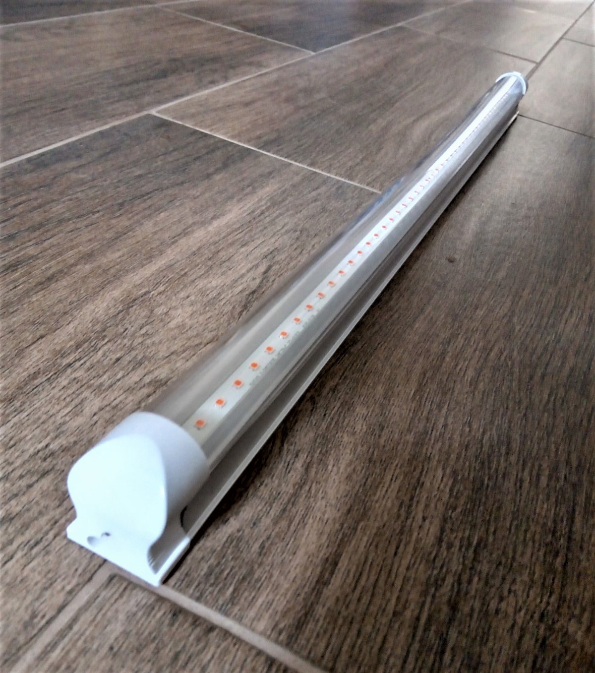 Светильник для растений LED Lemanso T8 9W 100-265V 600*36*33мм IP20 SMD2835 LM3808
Светильник для растений LED Lemanso T8 9W 100-265V 600*36*33мм IP20 SMD2835 LM3808