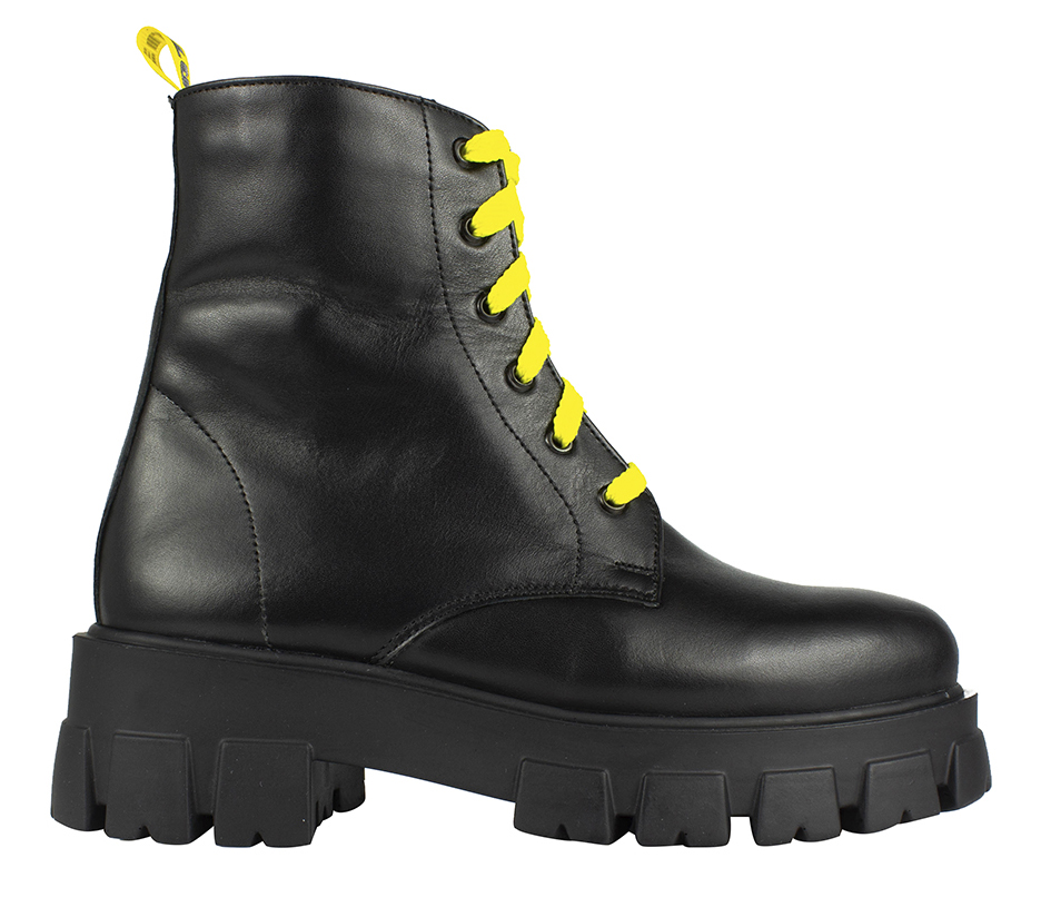 Ботинки женские демисезонные чёрные натуральная кожа Украина Swallow - размер 37 (24 см)
Ботинки женские демисезонные чёрные натуральная кожа Украина Swallow - размер 37 (24 см)