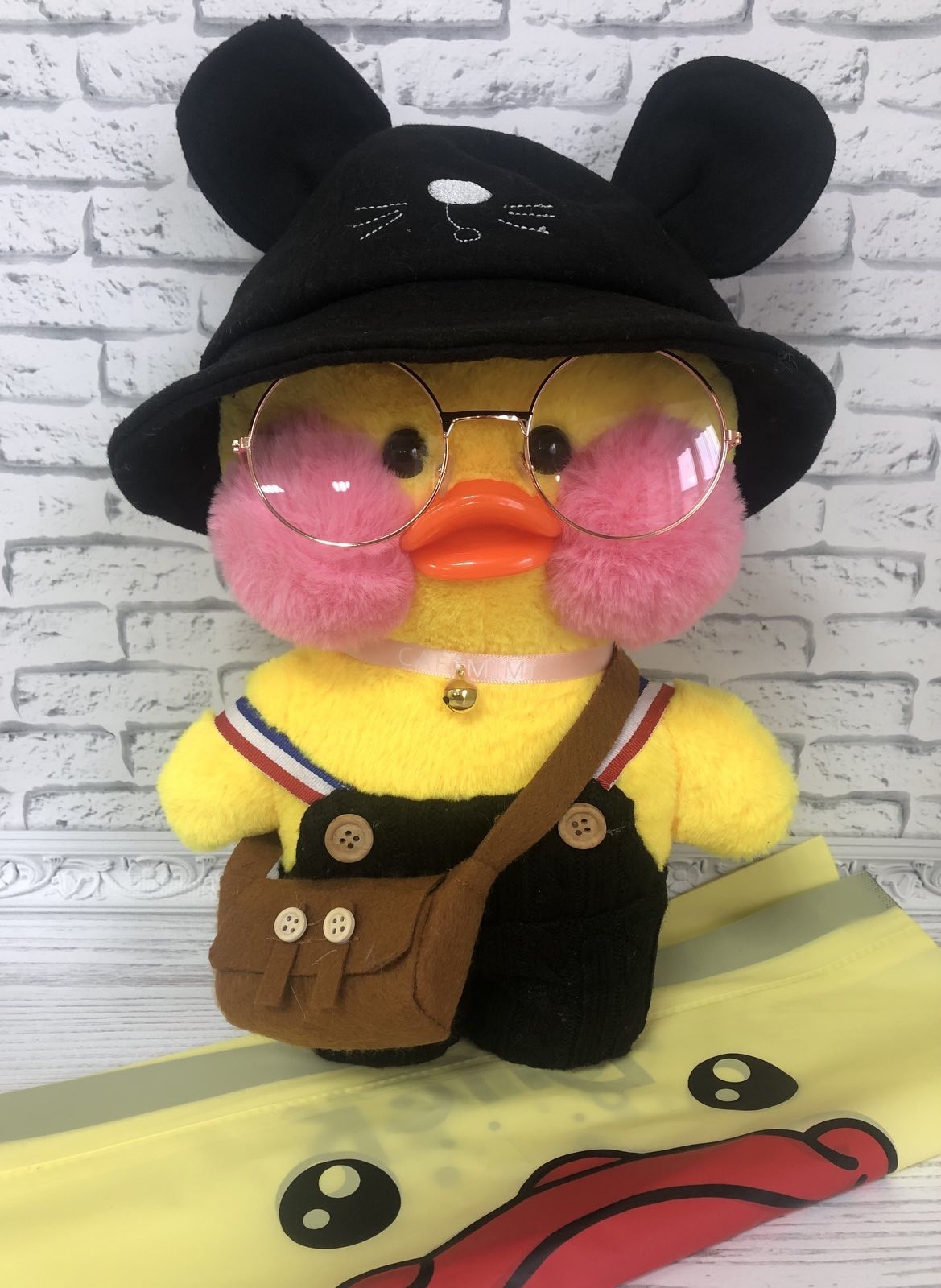 Оригинальная Мягкая игрушка уточка LaLafanfan (утка лалафанфан) В черном комбинезоне 30 см Home Cleaning
Оригинальная Мягкая игрушка уточка LaLafanfan (утка лалафанфан) В черном комбинезоне 30 см Home Cleaning
