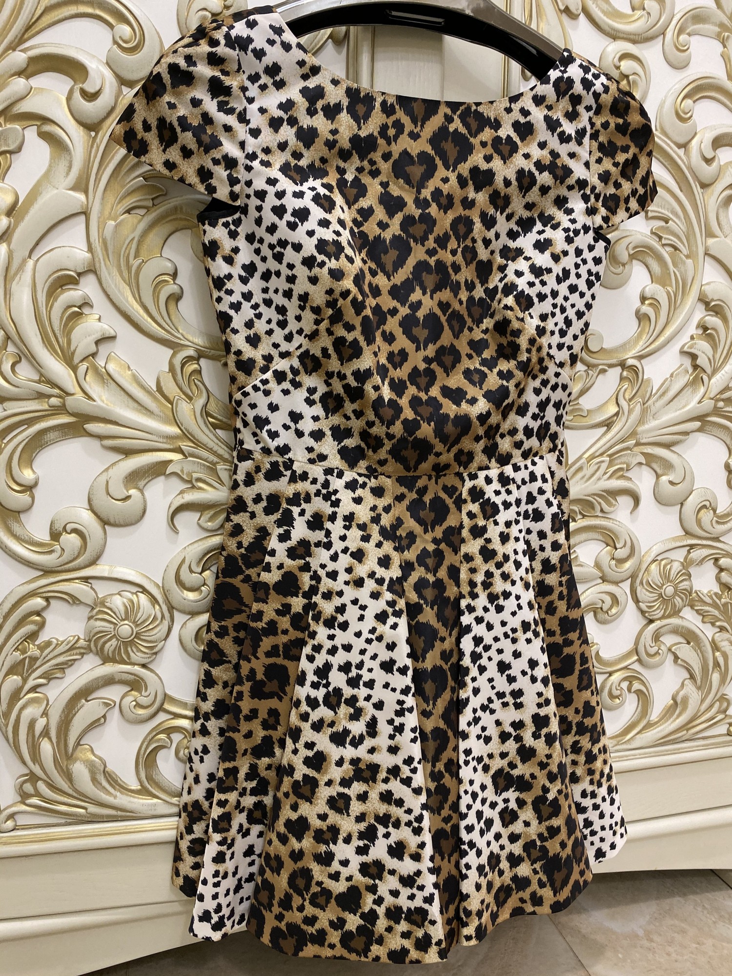 Платье женское мини RED VALENTINO / леопардовый, Платье женское мини RED VALENTINO S/M леопардовый
Платье женское мини RED VALENTINO / леопардовый, Платье женское мини RED VALENTINO S/M леопардовый
