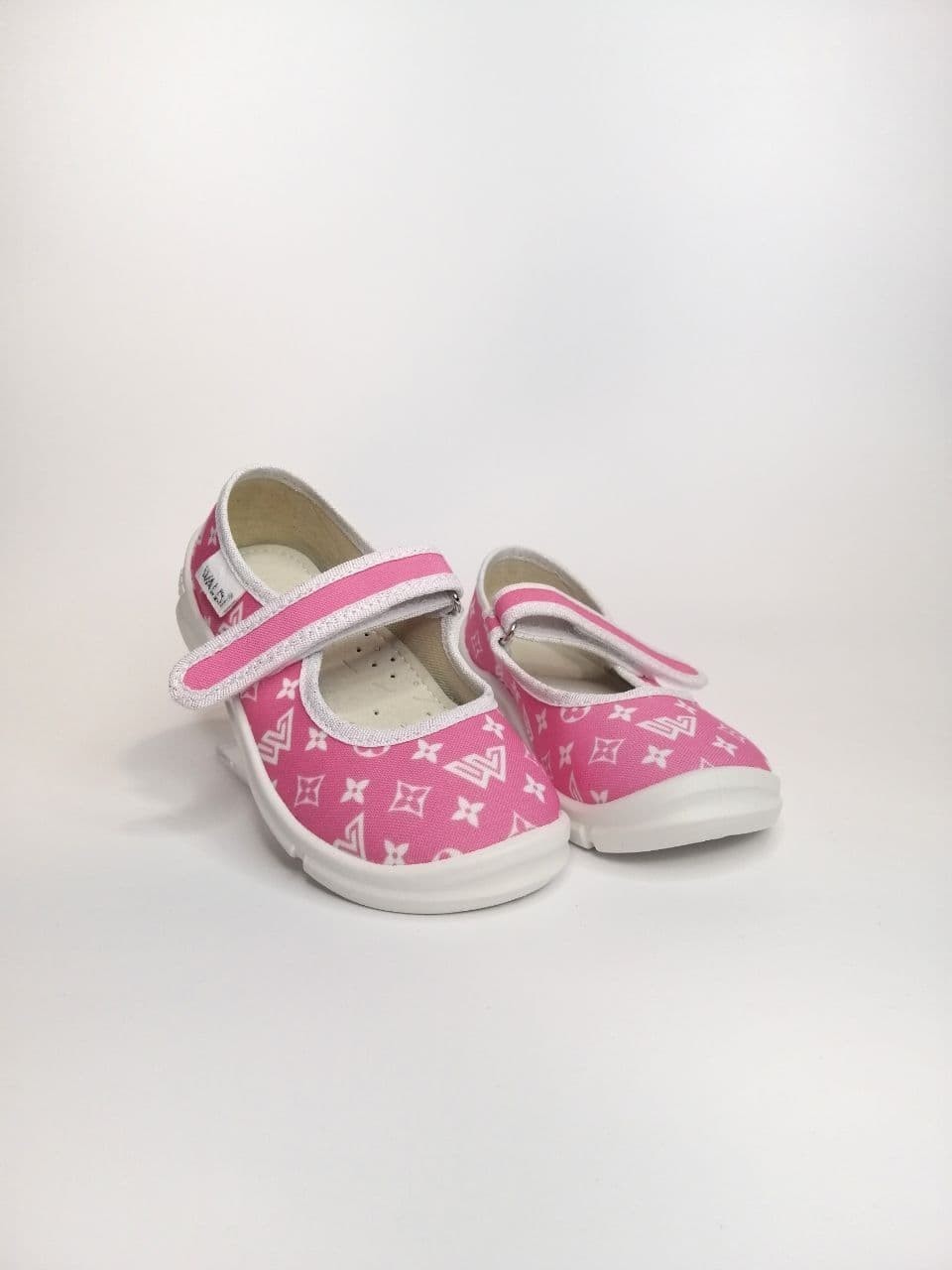 Тапочки для девочки Waldi 360-510 розовые р.28-17,9 см
Тапочки для девочки Waldi 360-510 розовые р.28-17,9 см