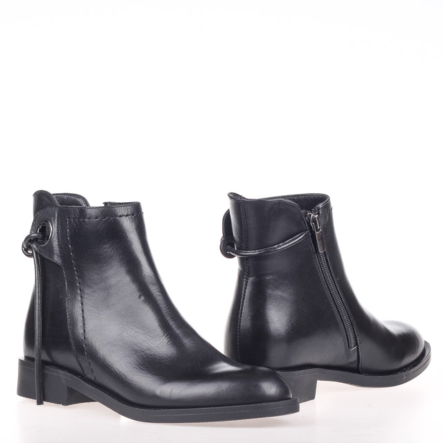 Ботинки женские деми Lonza 00-00005868 Черный р.38 (24 см.)
Ботинки женские деми Lonza 00-00005868 Черный р.38 (24 см.)