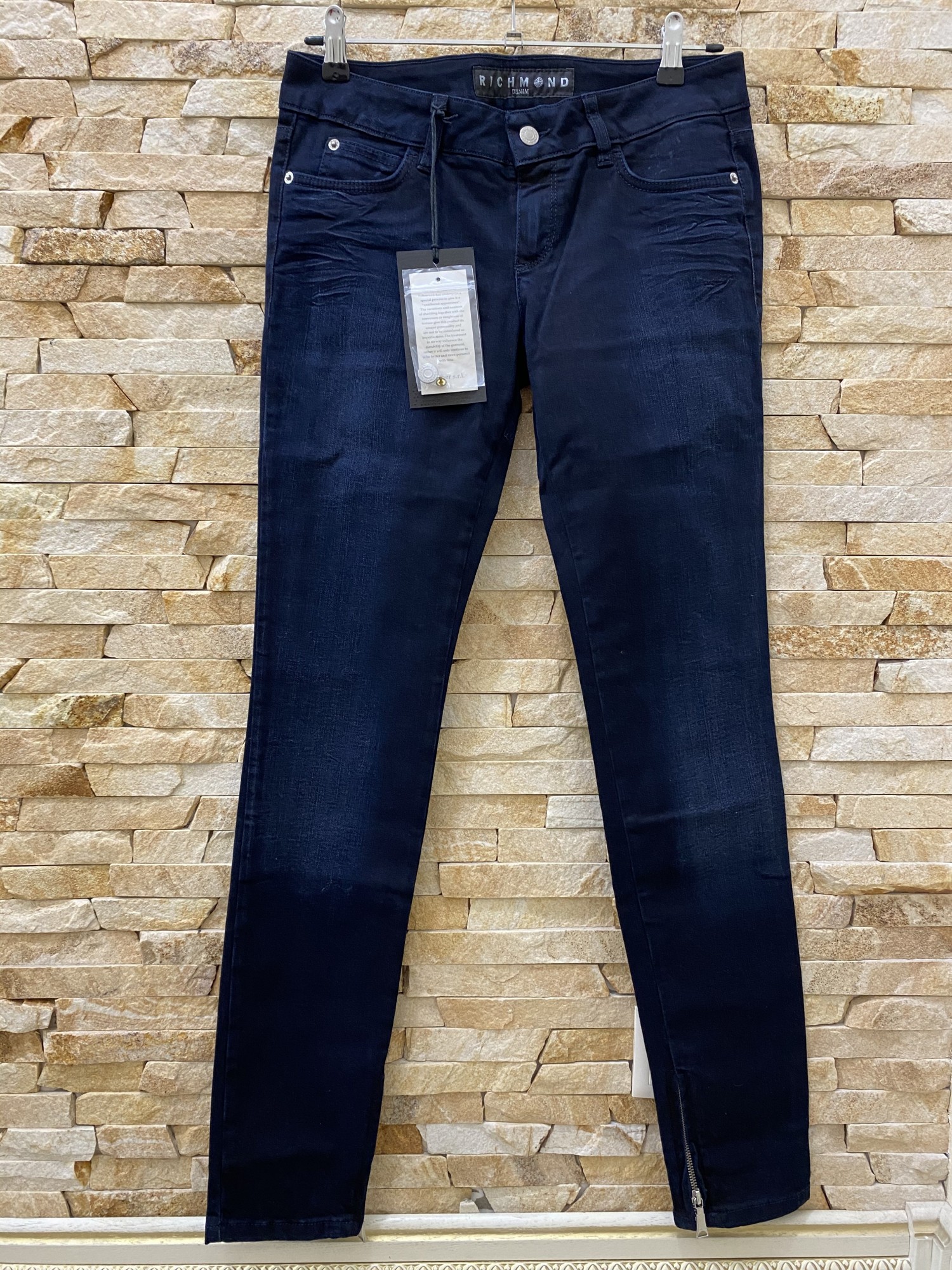 Джинсы женские RICHMOND р Denim тёмно-синий, Джинсы женские RICHMOND 29 р Denim тёмно-синий
Джинсы женские RICHMOND р Denim тёмно-синий, Джинсы женские RICHMOND 29 р Denim тёмно-синий
