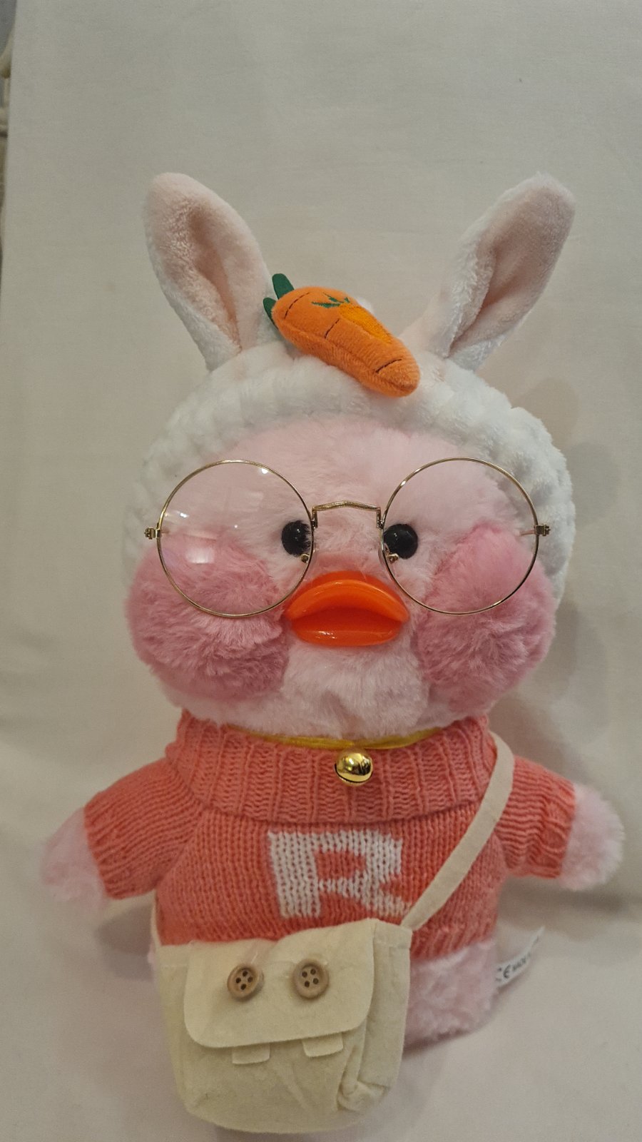 Мягкая игрушка Плюшевая Лалафанфан Уточка Lalafanfan Duck в одежде 30 см розовый R морковка
Мягкая игрушка Плюшевая Лалафанфан Уточка Lalafanfan Duck в одежде 30 см розовый R морковка