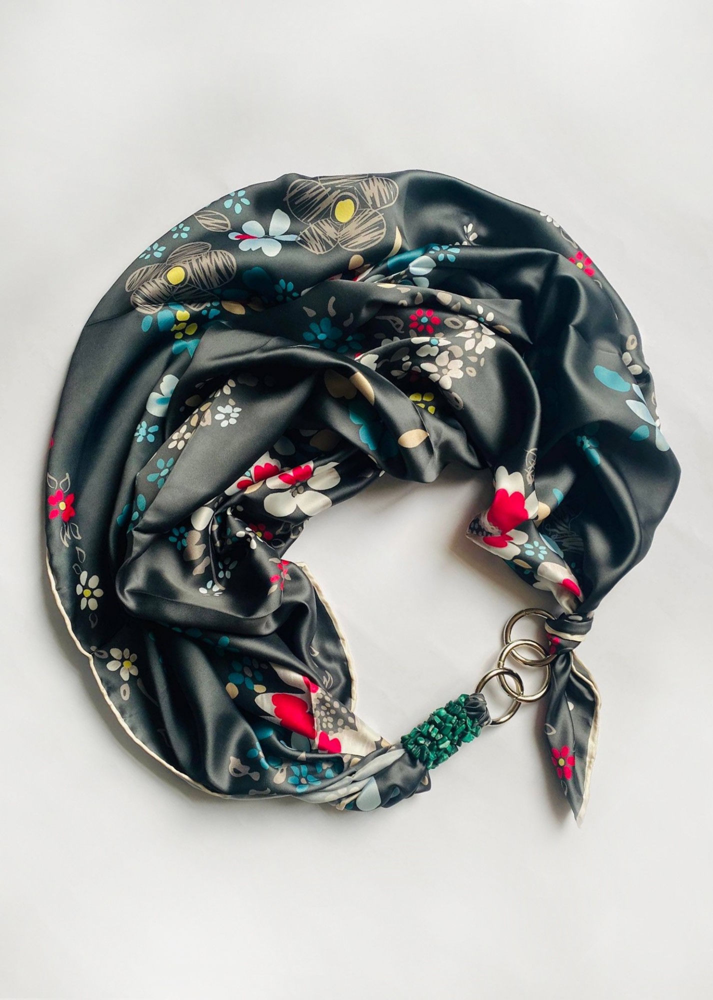 Дизайнерский платок "Тайная ночь" коллекция VIP от бренда my scarf, подарок женщине, украшен малахитом!
Дизайнерский платок "Тайная ночь" коллекция VIP от бренда my scarf, подарок женщине, украшен малахитом!