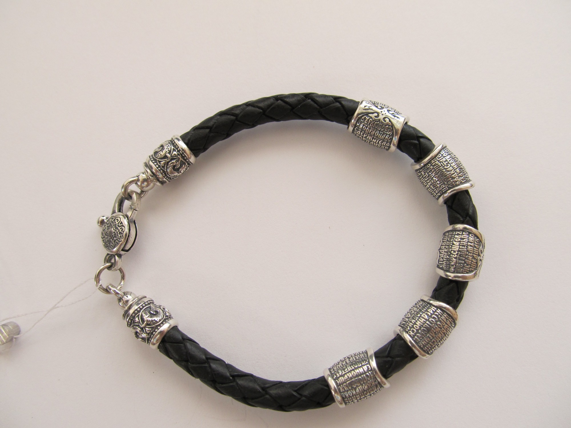 Браслет кожаный на руку мужской со вставками из серебра SilverArtisan 1.71330 21 размер
Браслет кожаный на руку мужской со вставками из серебра SilverArtisan 1.71330 21 размер