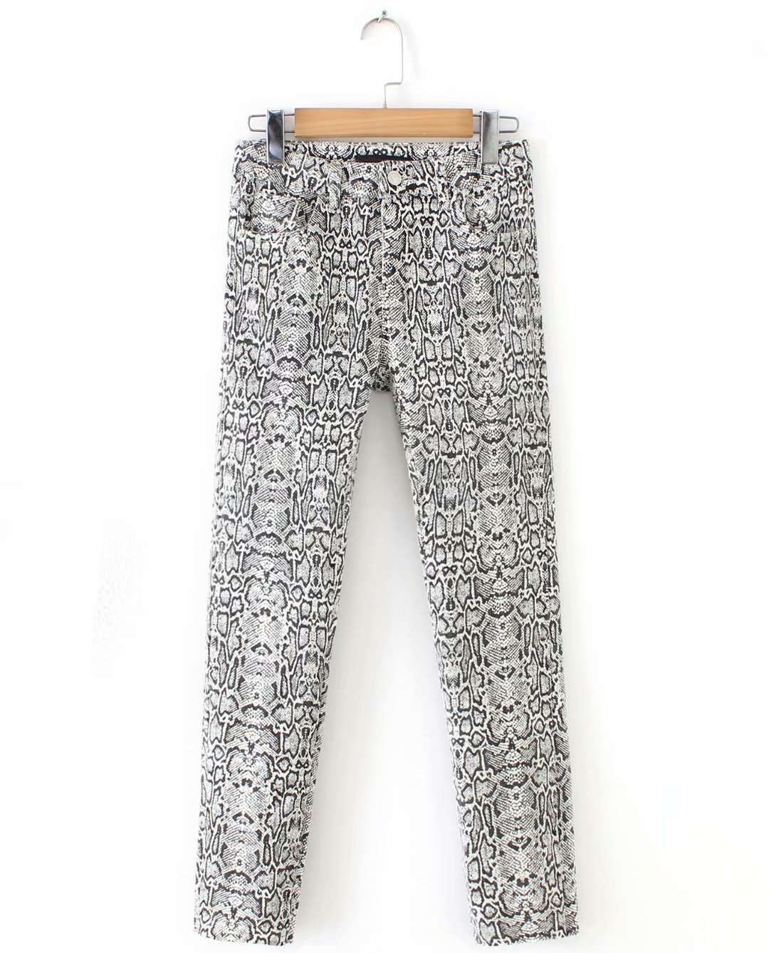 Джинсы женские skinny с анималистичным узором Python Berni Fashion (S) Черный
Джинсы женские skinny с анималистичным узором Python Berni Fashion (S) Черный