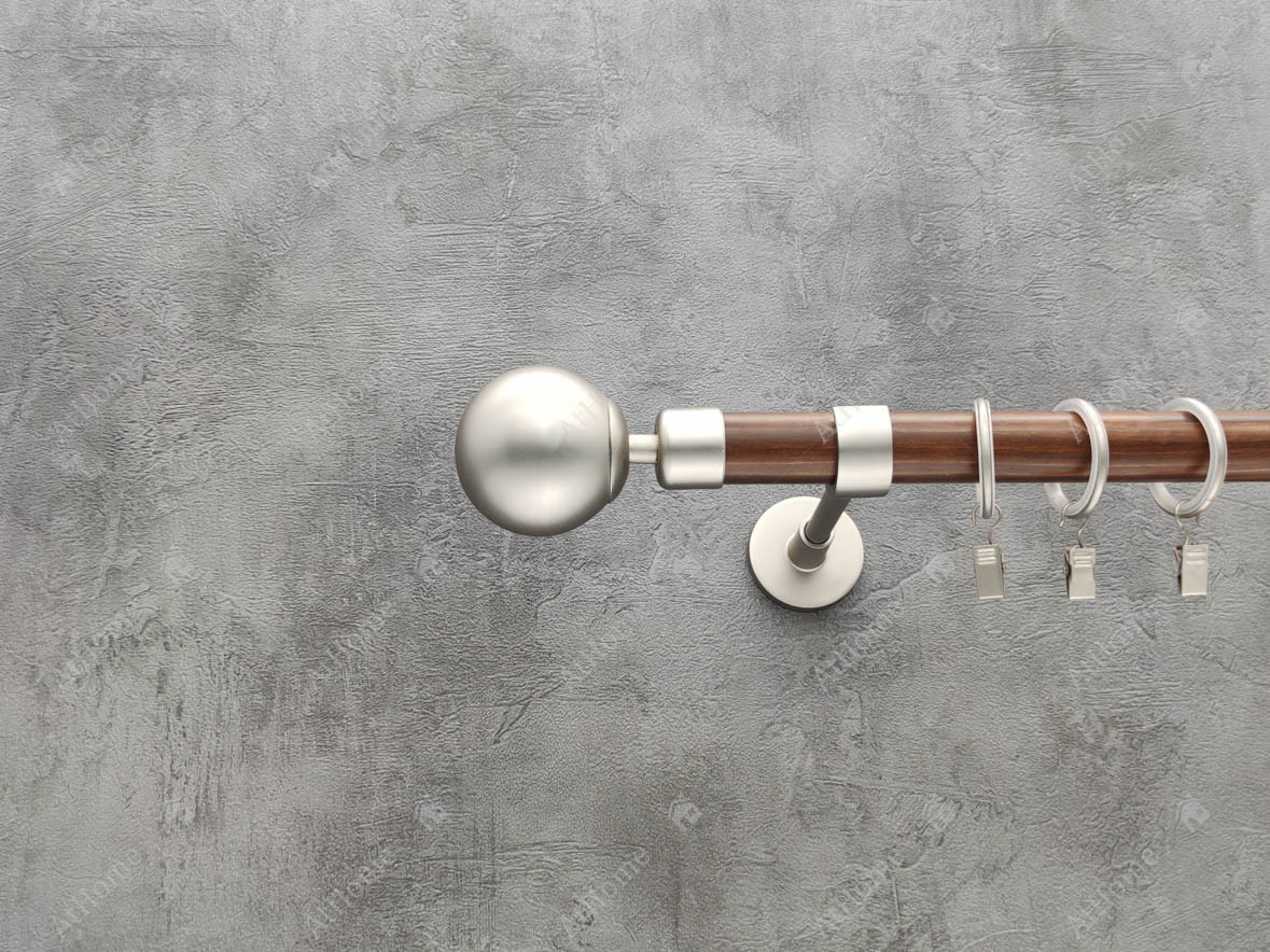 Карниз Quadrum Модерно Шар одинарный дерево-металл 160 см орех/сатин 25 мм
Карниз Quadrum Модерно Шар одинарный дерево-металл 160 см орех/сатин 25 мм