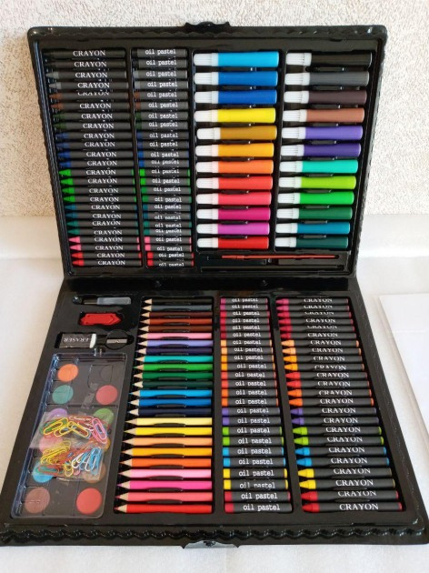 Набор для творчества для рисования детский Super Mega Art Set 228 предметов в чемоданчике
Набор для творчества для рисования детский Super Mega Art Set 228 предметов в чемоданчике
