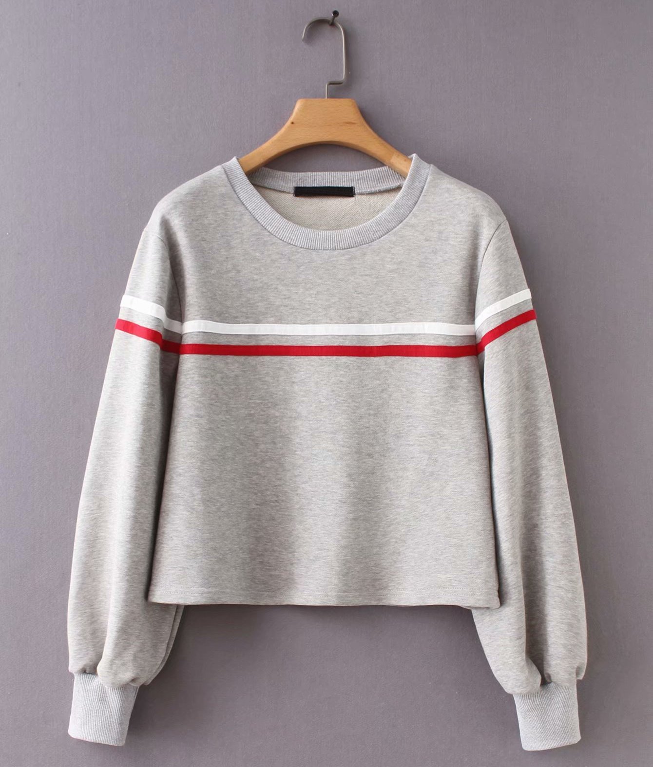 Свитшот женский укороченный с широкими рукавами Lines Berni Fashion (L) Серый
Свитшот женский укороченный с широкими рукавами Lines Berni Fashion (L) Серый