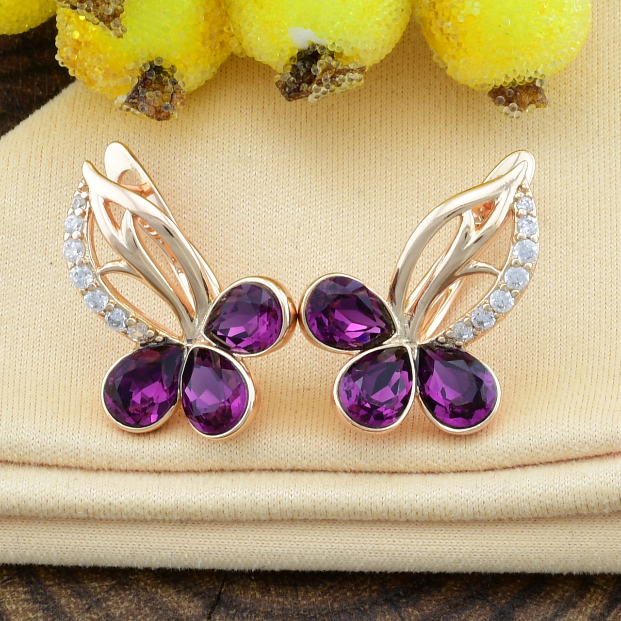 Серьги Xuping с кристаллами Swarovski 27537 размер 20х14 мм вес 4 г цвет аметистовый позолота 18К
Серьги Xuping с кристаллами Swarovski 27537 размер 20х14 мм вес 4 г цвет аметистовый позолота 18К