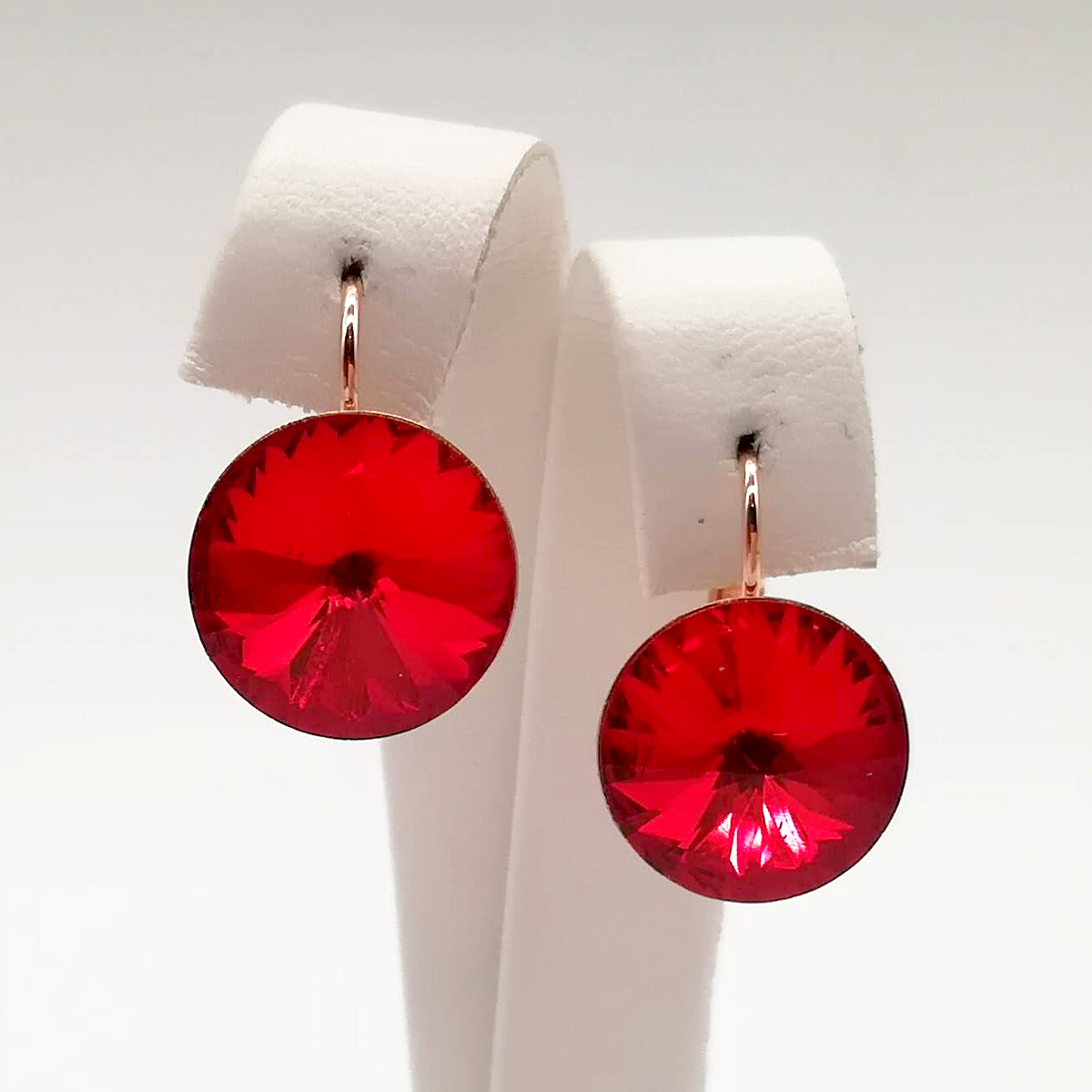 Серьги SONATA из медицинского золота, кристаллы Swarovski ярко-красного цвета, позолота PO, 24716
Серьги SONATA из медицинского золота, кристаллы Swarovski ярко-красного цвета, позолота PO, 24716