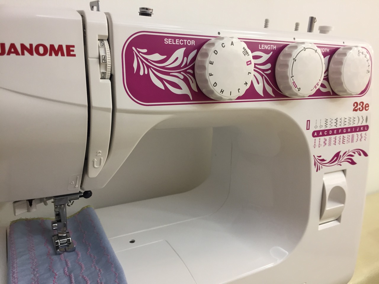 Janome 23e — купить швейную машинку Janome 23e | интернет-магазин Папа Швей